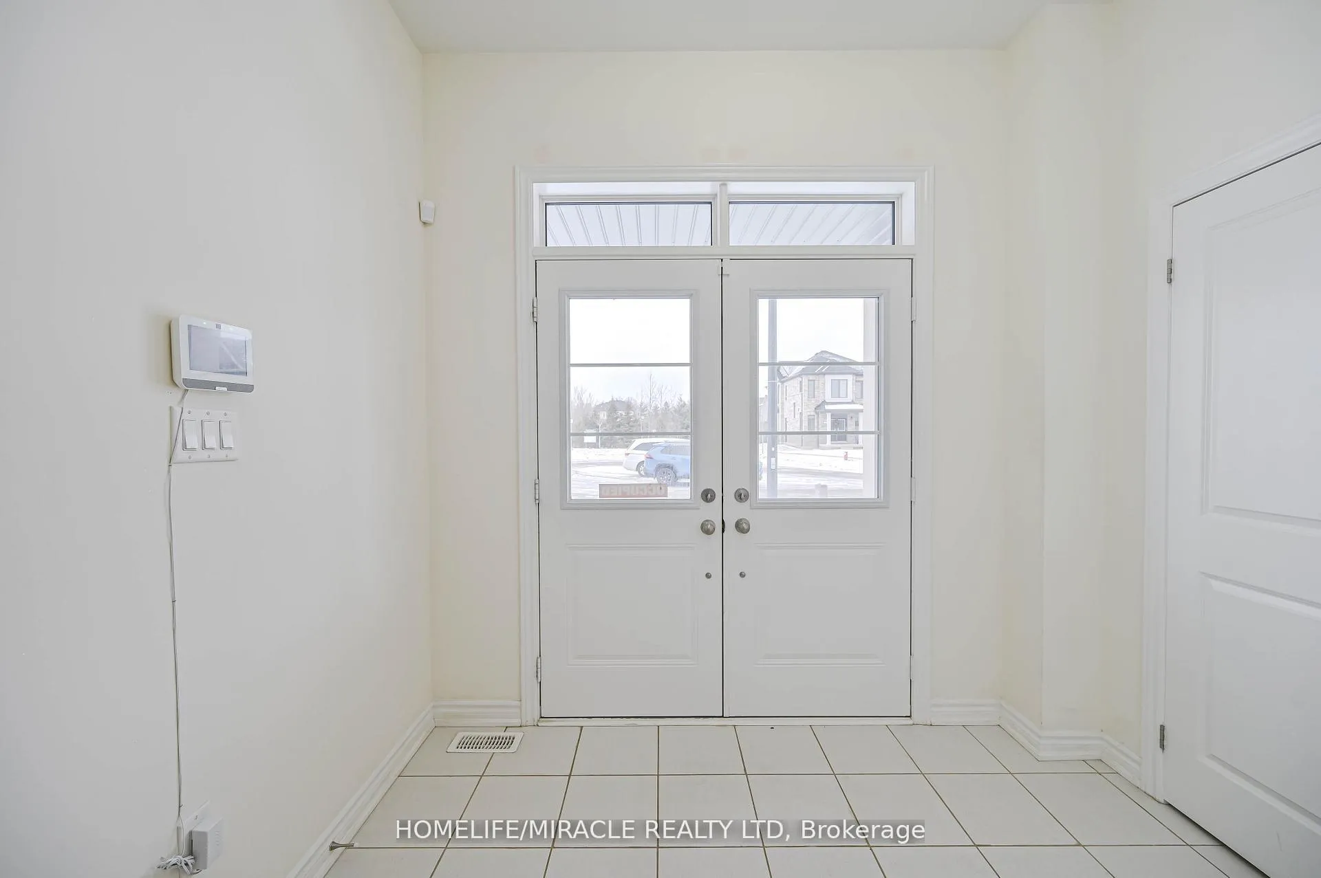 Photo 4 of 42 Truffle Court, Brampton, Northwest Brampton — HOMEH