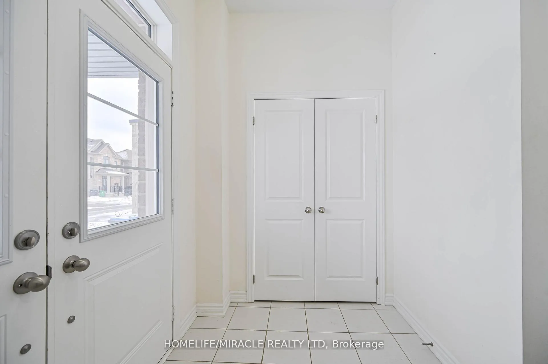 Photo 5 of 42 Truffle Court, Brampton, Northwest Brampton — HOMEH