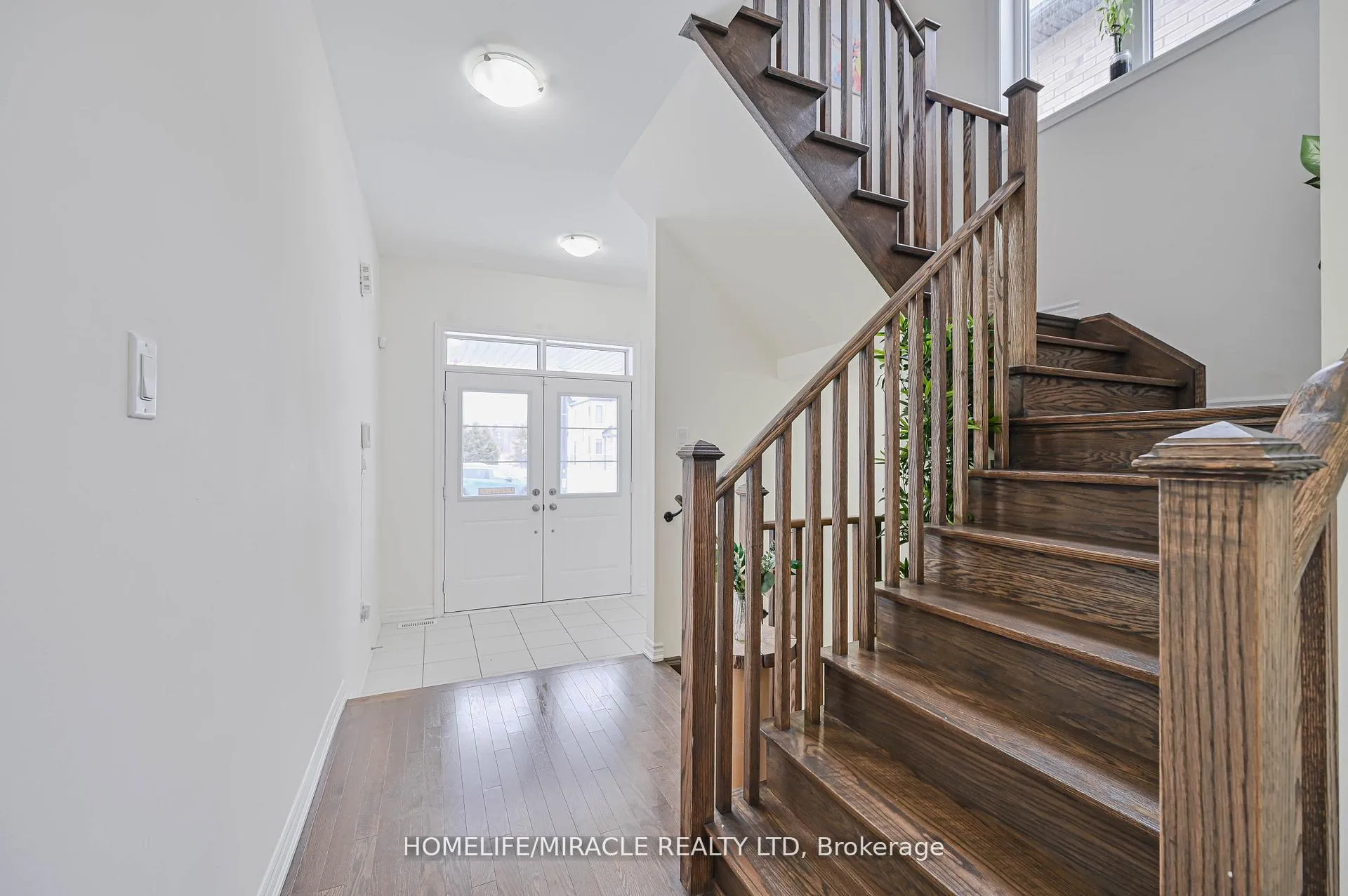 Photo 6 of 42 Truffle Court, Brampton, Northwest Brampton — HOMEH