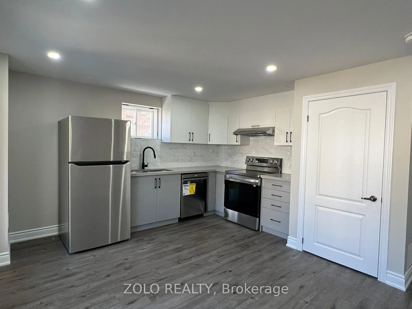 Photo 4 of Unit Unit-2, 102 Watershed Gate, East Gwillimbury, Queensville — HOMEH