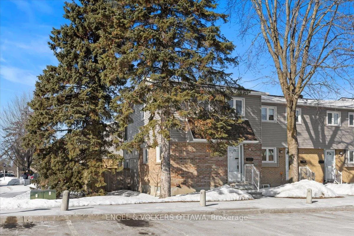 Photo 2 of Unit A, 1753 Lamoureux Drive, Ottawa, Queenswood Heights South — HOMEH
