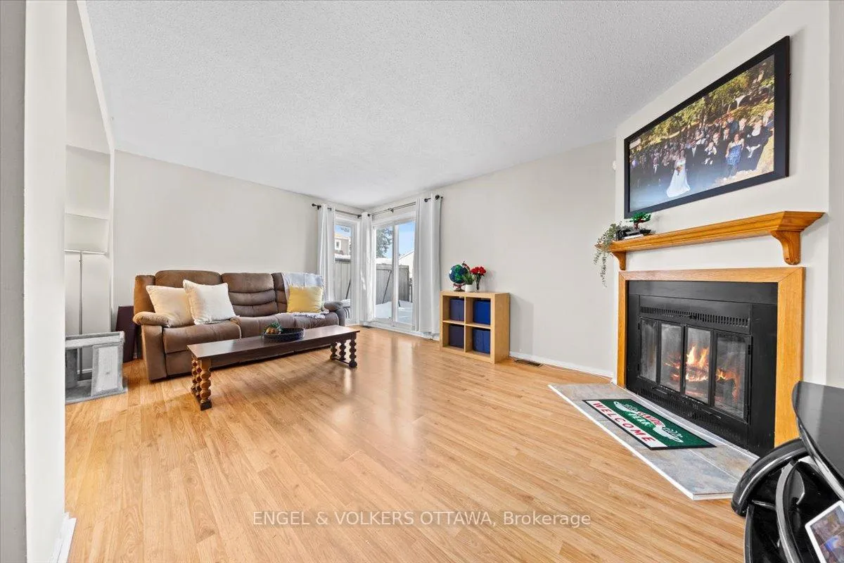 Photo 9 of Unit A, 1753 Lamoureux Drive, Ottawa, Queenswood Heights South — HOMEH