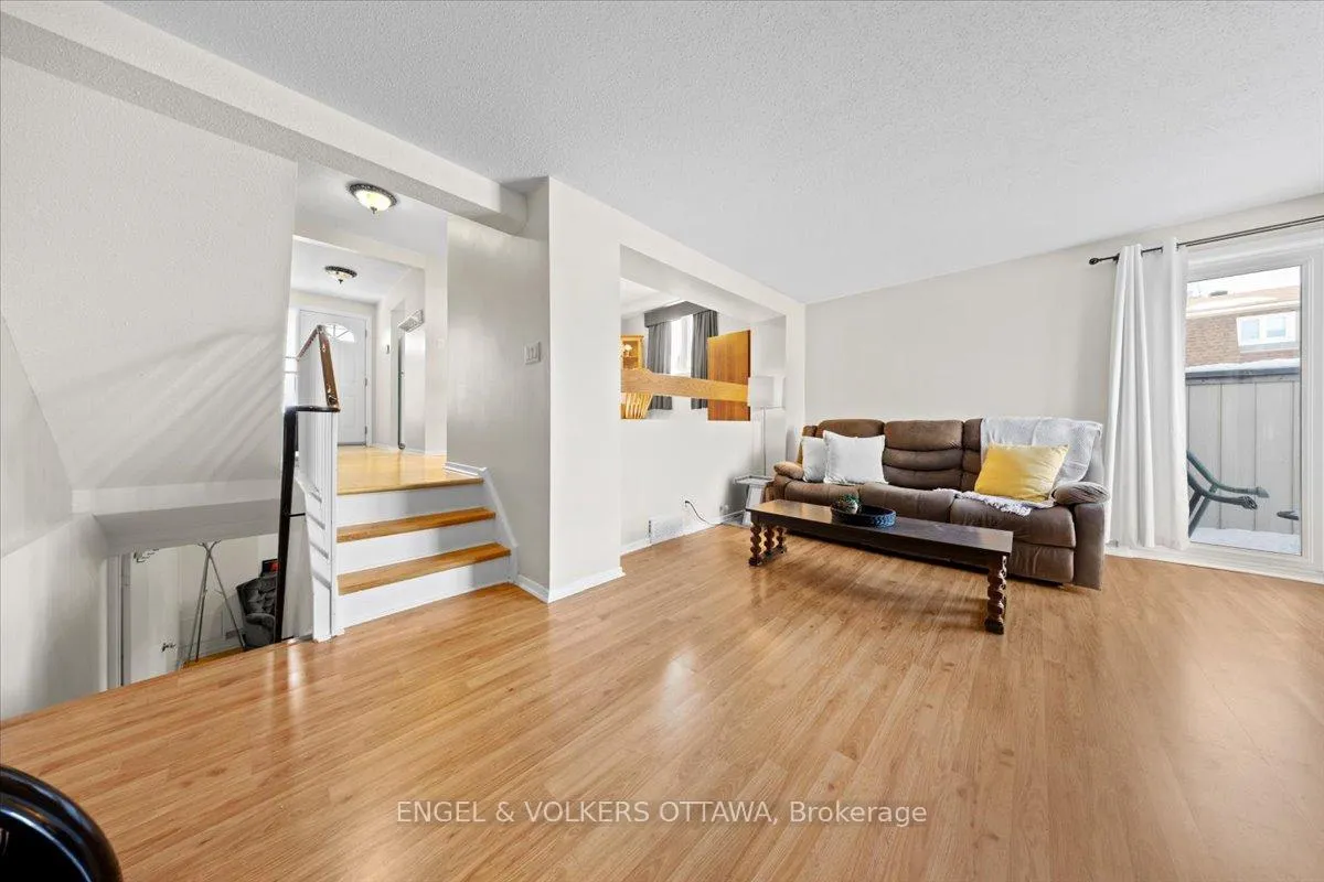 Photo 12 of Unit A, 1753 Lamoureux Drive, Ottawa, Queenswood Heights South — HOMEH