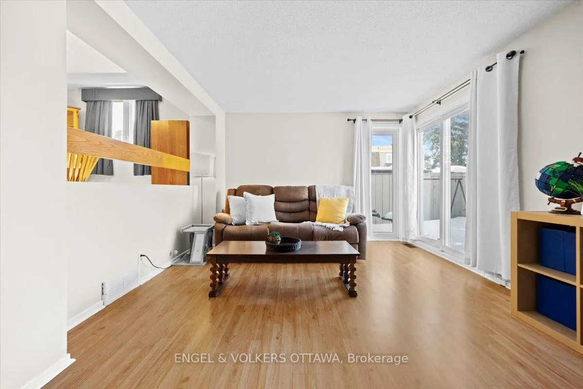 Photo 13 of Unit A, 1753 Lamoureux Drive, Ottawa, Queenswood Heights South — HOMEH