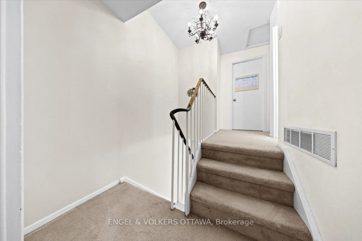 Photo 19 of Unit A, 1753 Lamoureux Drive, Ottawa, Queenswood Heights South — HOMEH