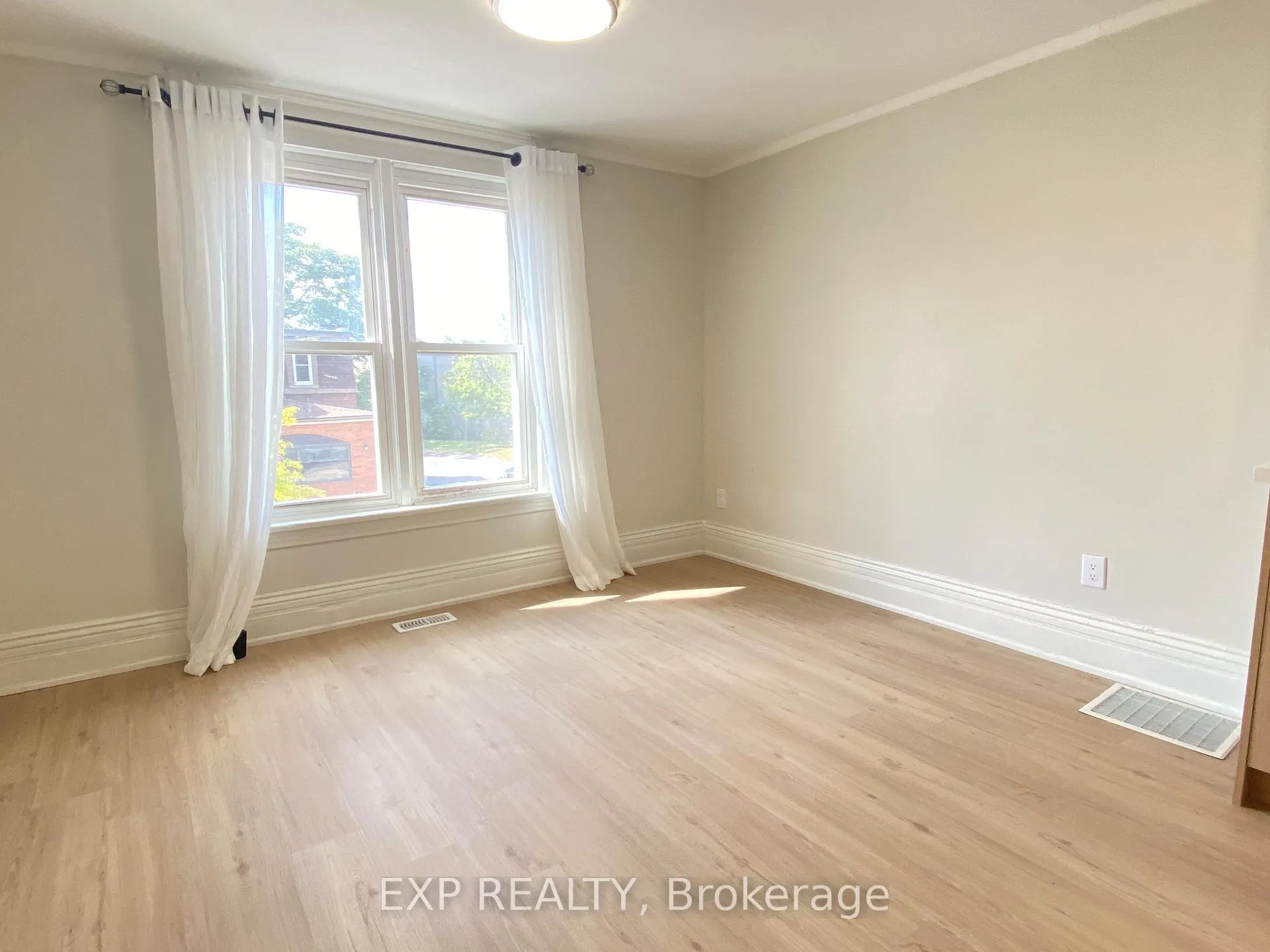 Photo 2 of 32 Front Street N, Thorold, Thorold Downtown — HOMEH