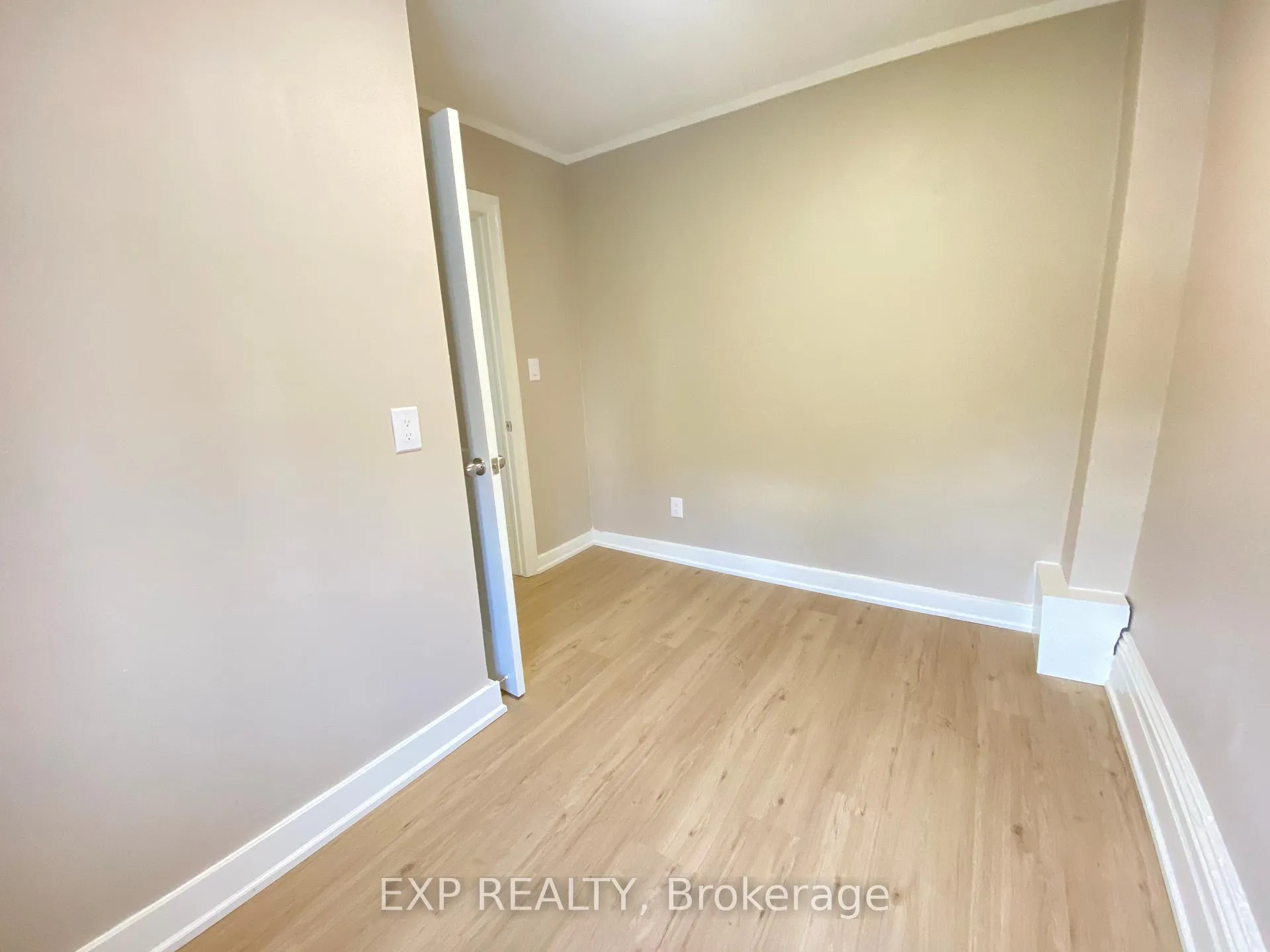 Photo 10 of 32 Front Street N, Thorold, Thorold Downtown — HOMEH