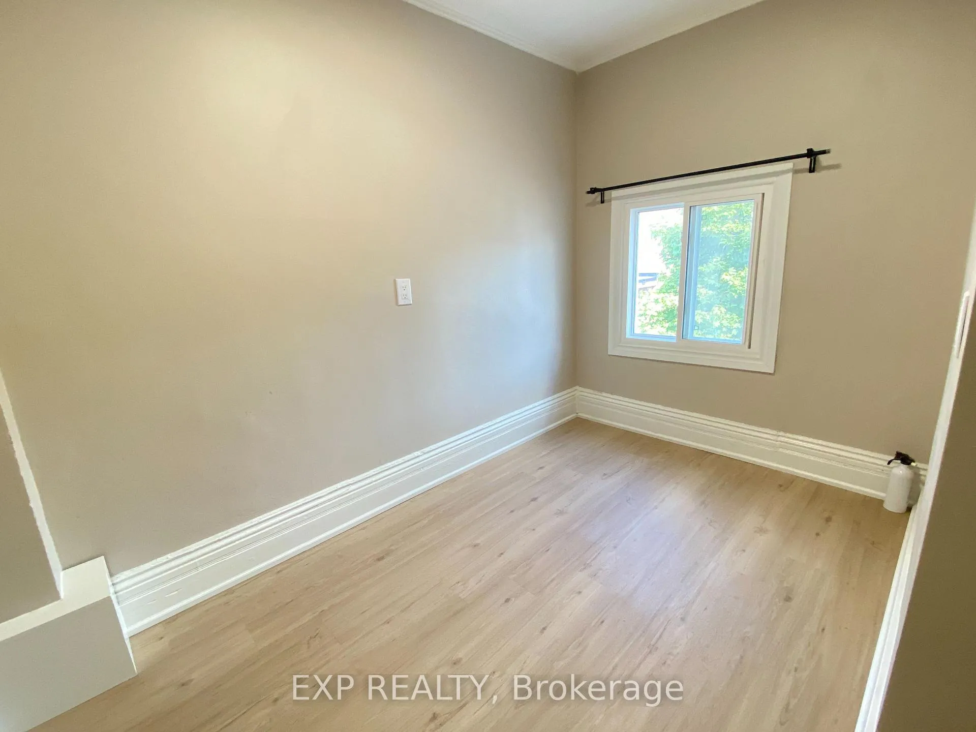 Photo 15 of 32 Front Street N, Thorold, Thorold Downtown — HOMEH