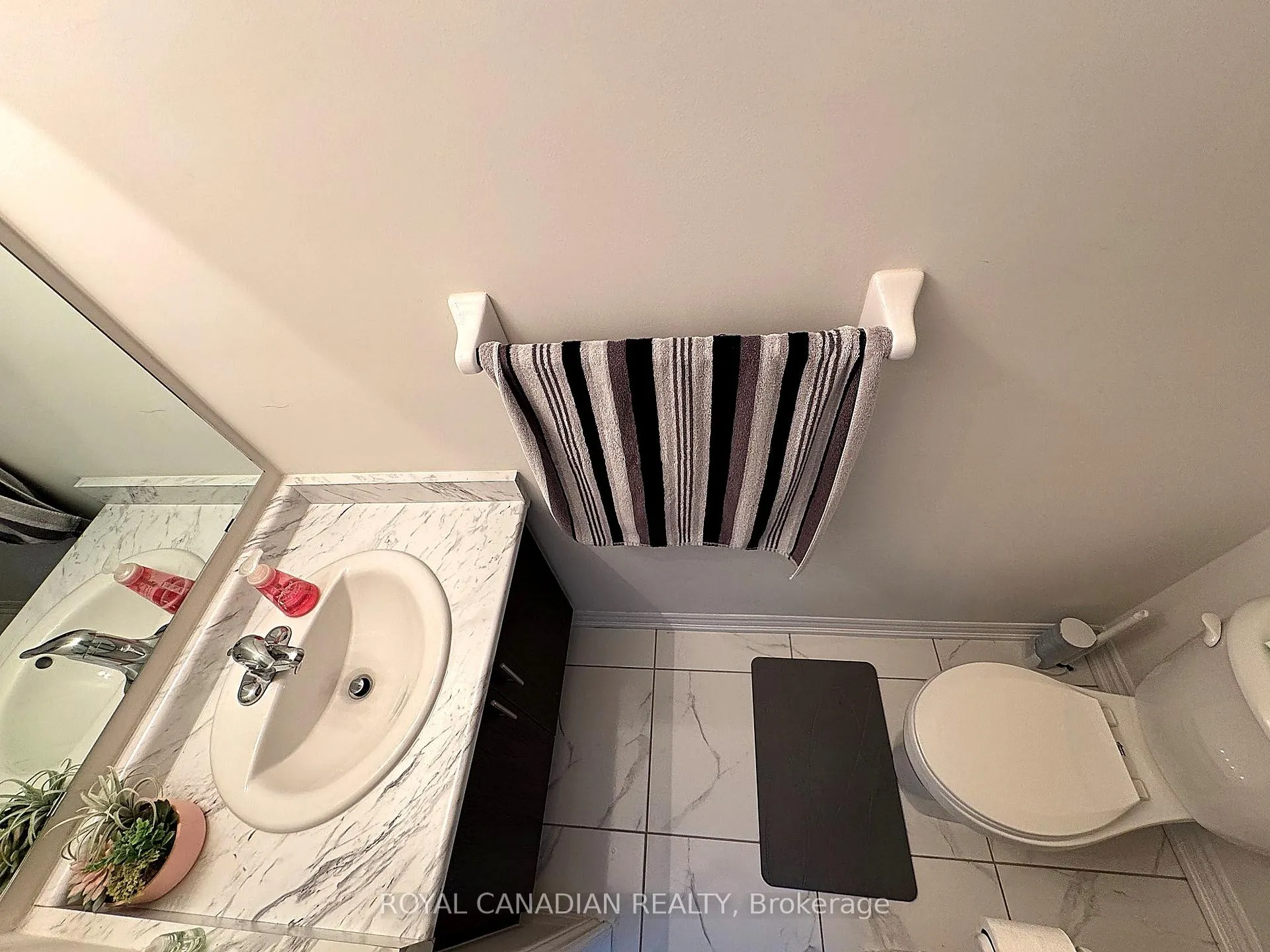 Photo 4 of Unit Main, 9 Bannister Road, Barrie, Rural Barrie Southeast — HOMEH