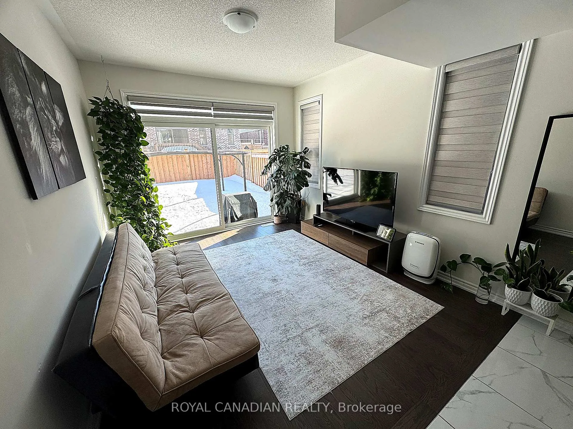 Photo 5 of Unit Main, 9 Bannister Road, Barrie, Rural Barrie Southeast — HOMEH