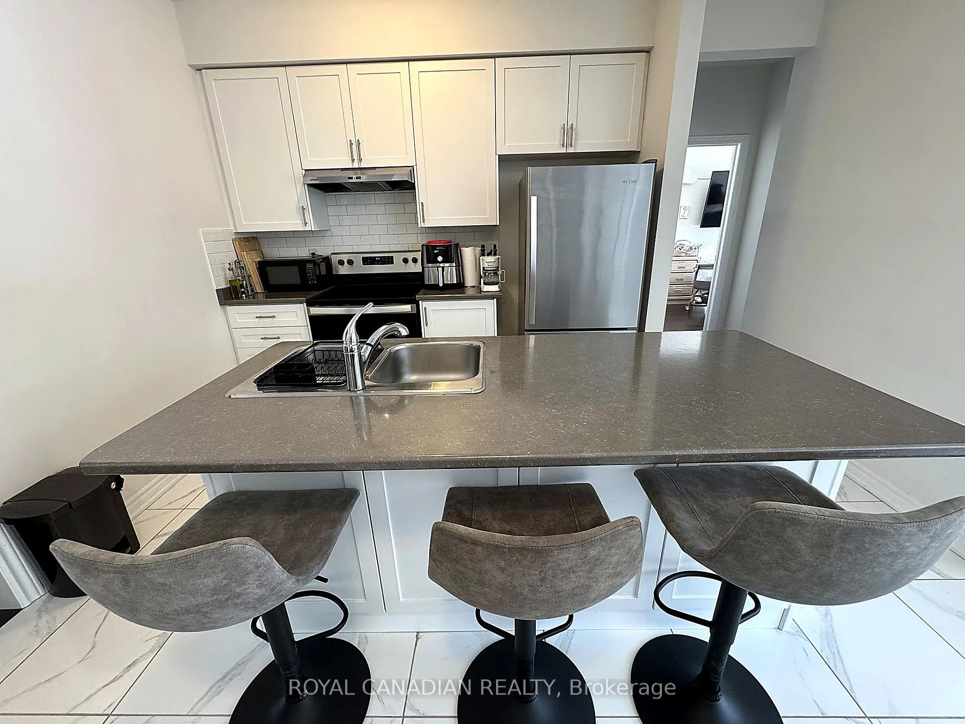 Photo 8 of Unit Main, 9 Bannister Road, Barrie, Rural Barrie Southeast — HOMEH