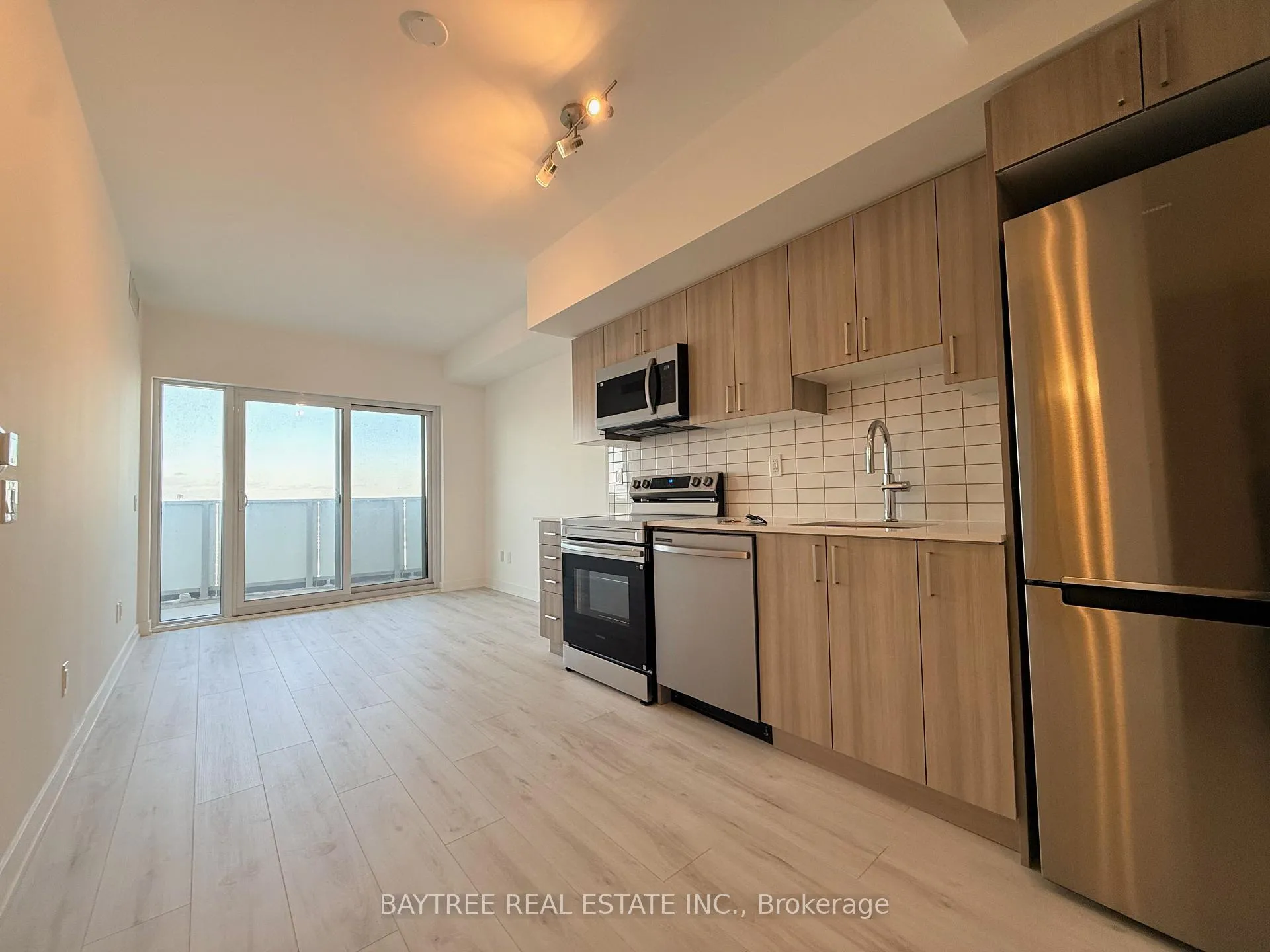 Photo 2 of Unit 903, 1010 Sandy Beach Road, Pickering, Bay Ridges — HOMEH