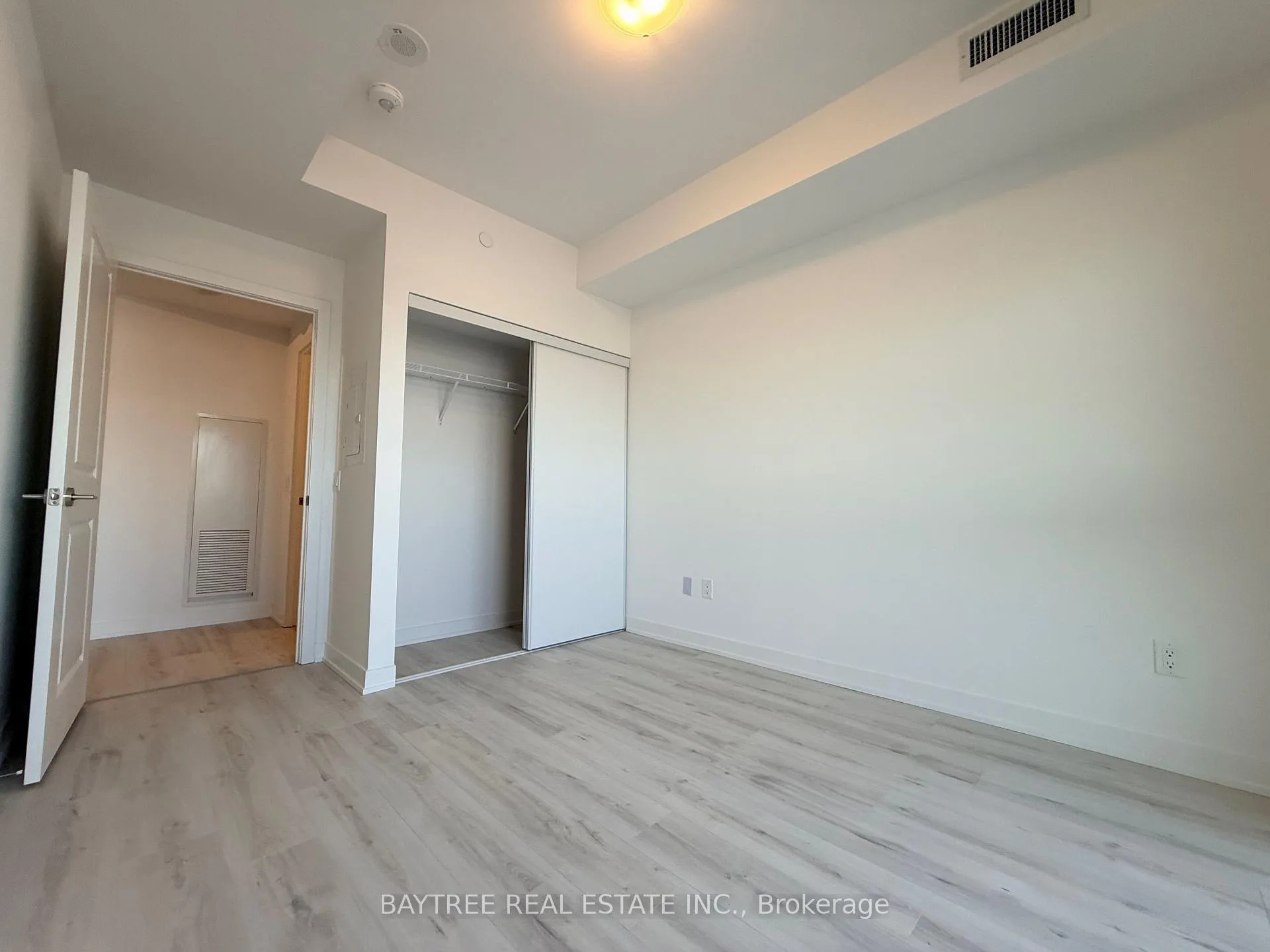 Photo 6 of Unit 903, 1010 Sandy Beach Road, Pickering, Bay Ridges — HOMEH