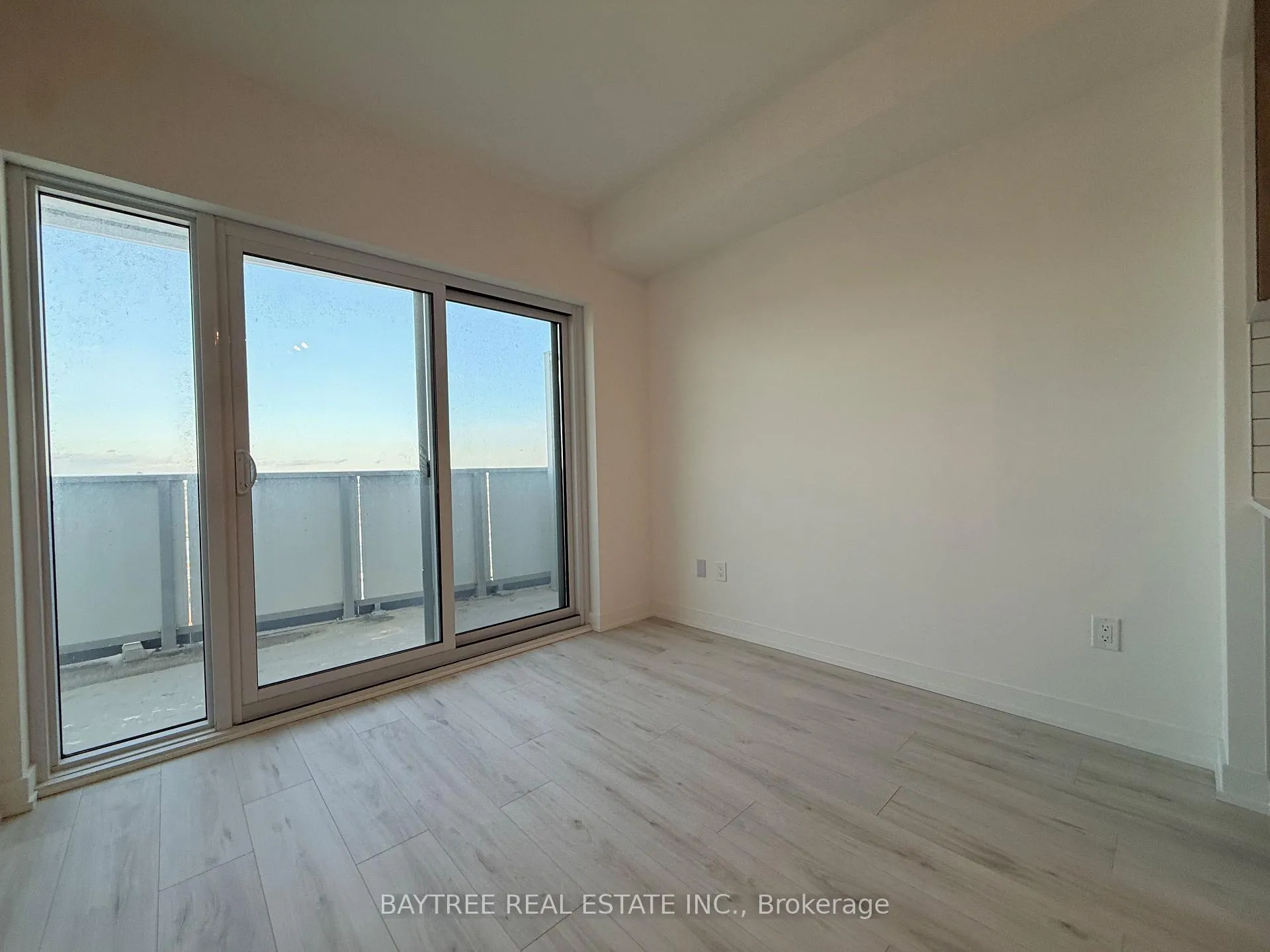 Photo 8 of Unit 903, 1010 Sandy Beach Road, Pickering, Bay Ridges — HOMEH