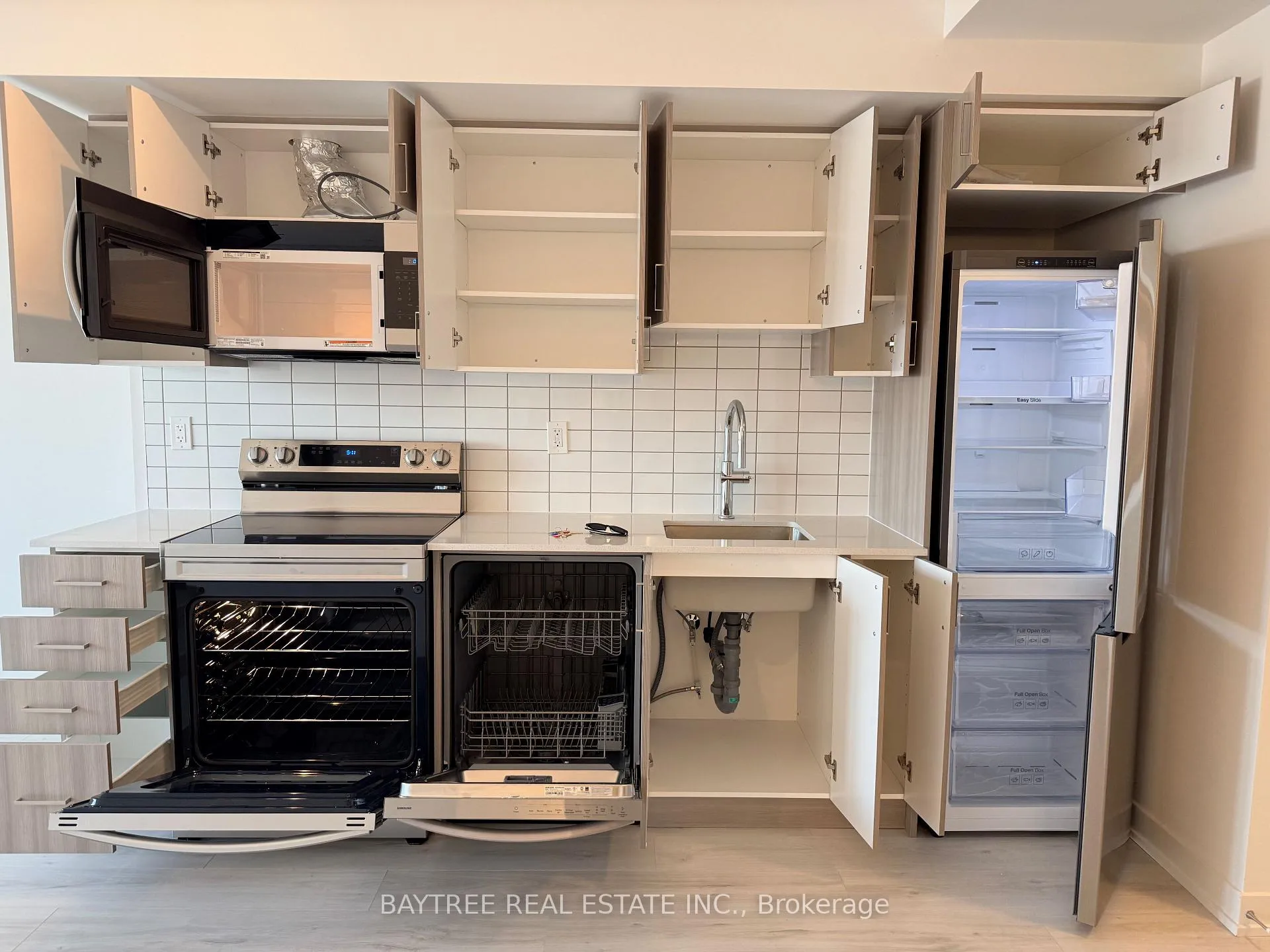 Photo 14 of Unit 903, 1010 Sandy Beach Road, Pickering, Bay Ridges — HOMEH