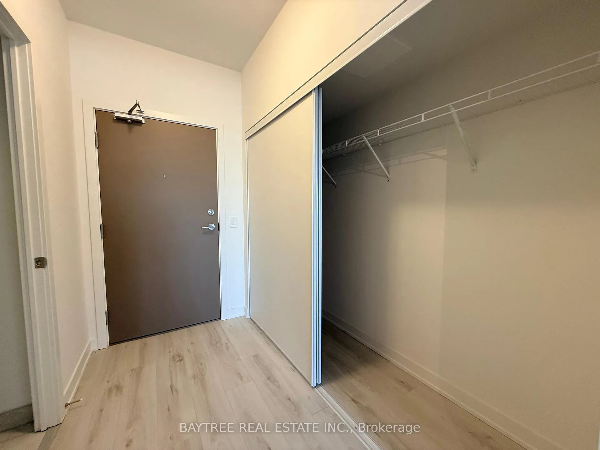 Photo 2 of Unit 1603, 1010 Sandy Beach Road, Pickering, Bay Ridges — HOMEH