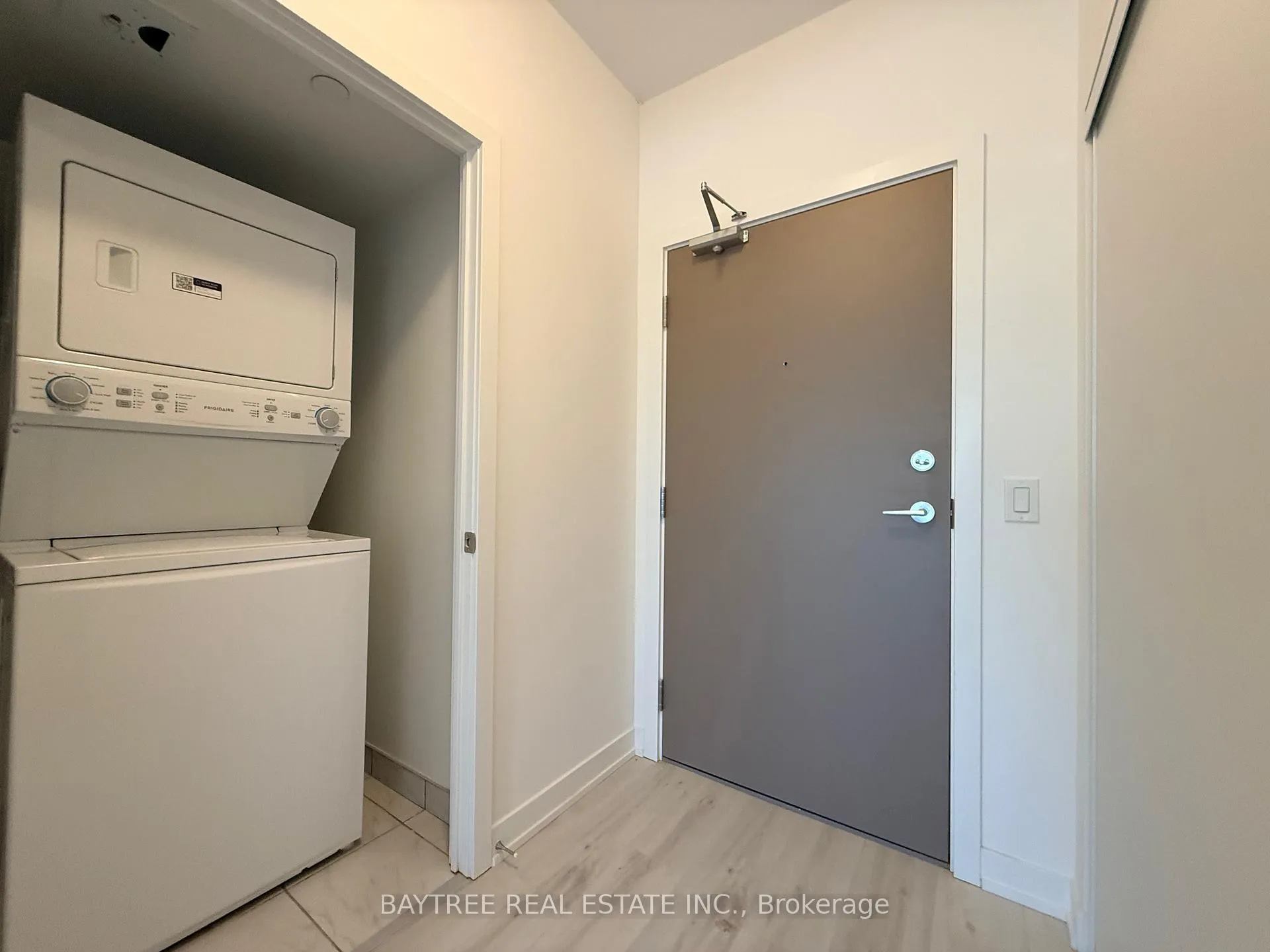 Photo 3 of Unit 1603, 1010 Sandy Beach Road, Pickering, Bay Ridges — HOMEH