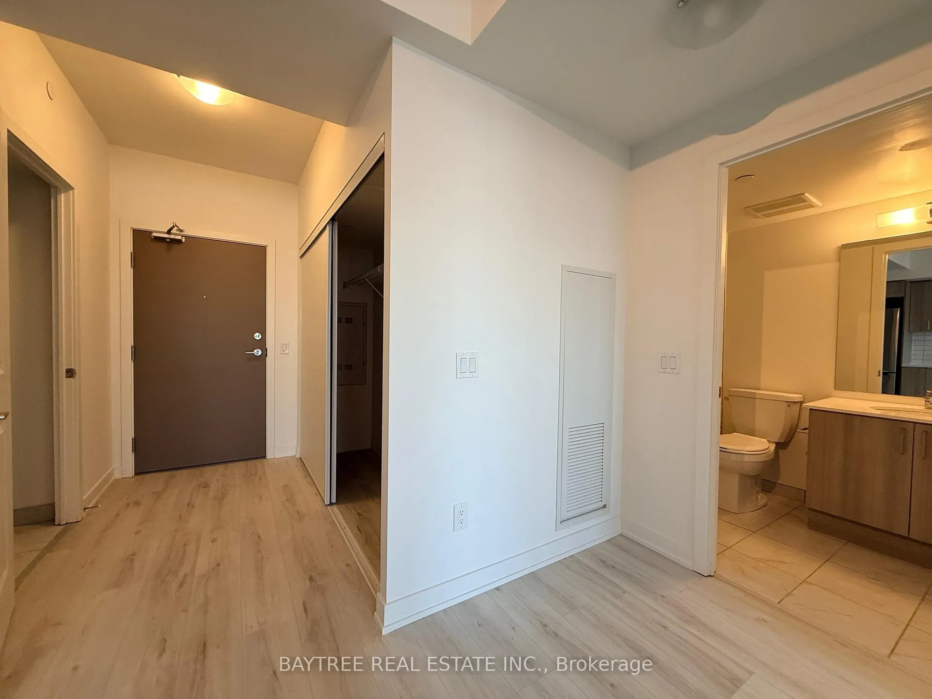 Photo 4 of Unit 1603, 1010 Sandy Beach Road, Pickering, Bay Ridges — HOMEH