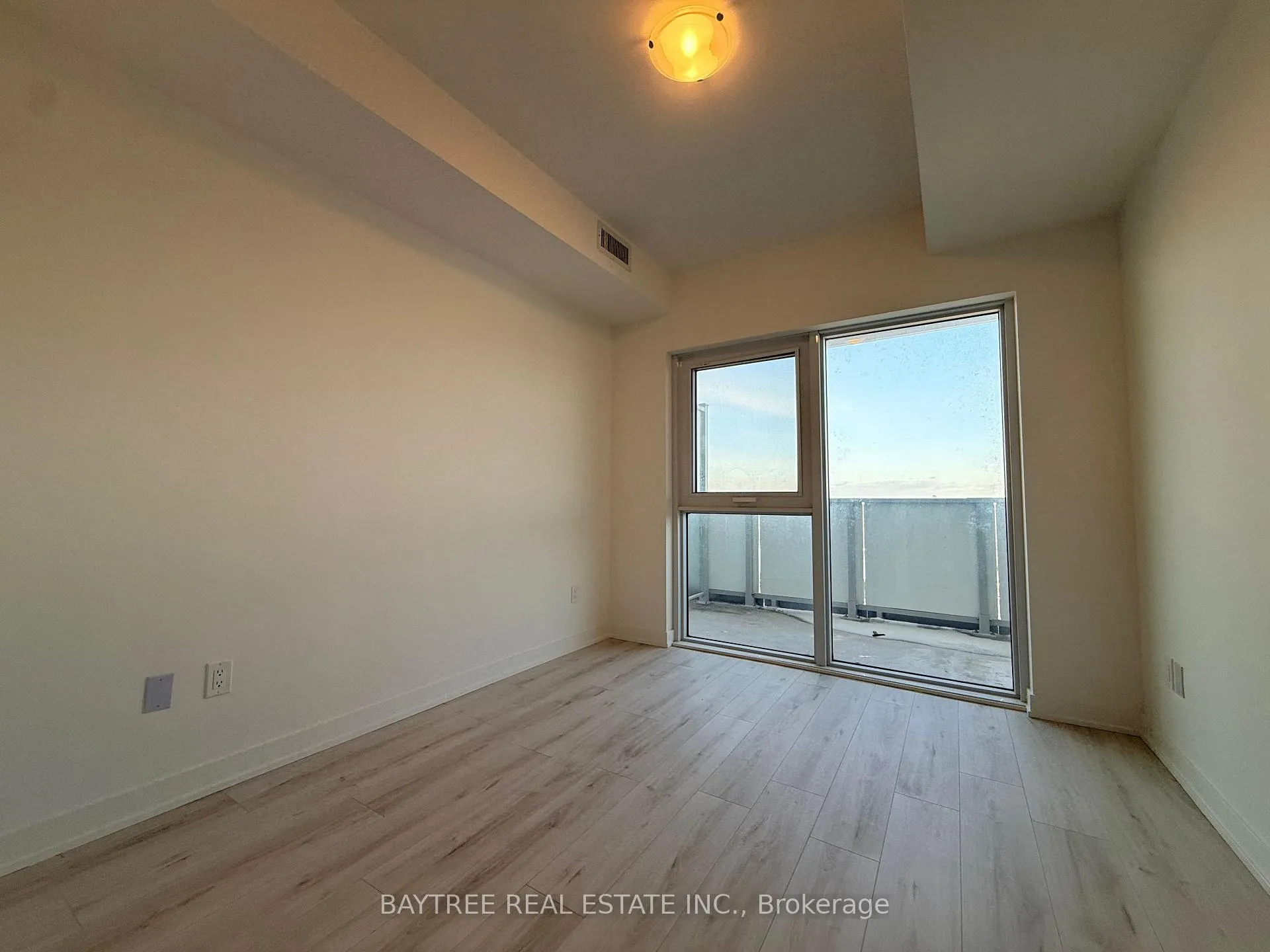 Photo 6 of Unit 1603, 1010 Sandy Beach Road, Pickering, Bay Ridges — HOMEH