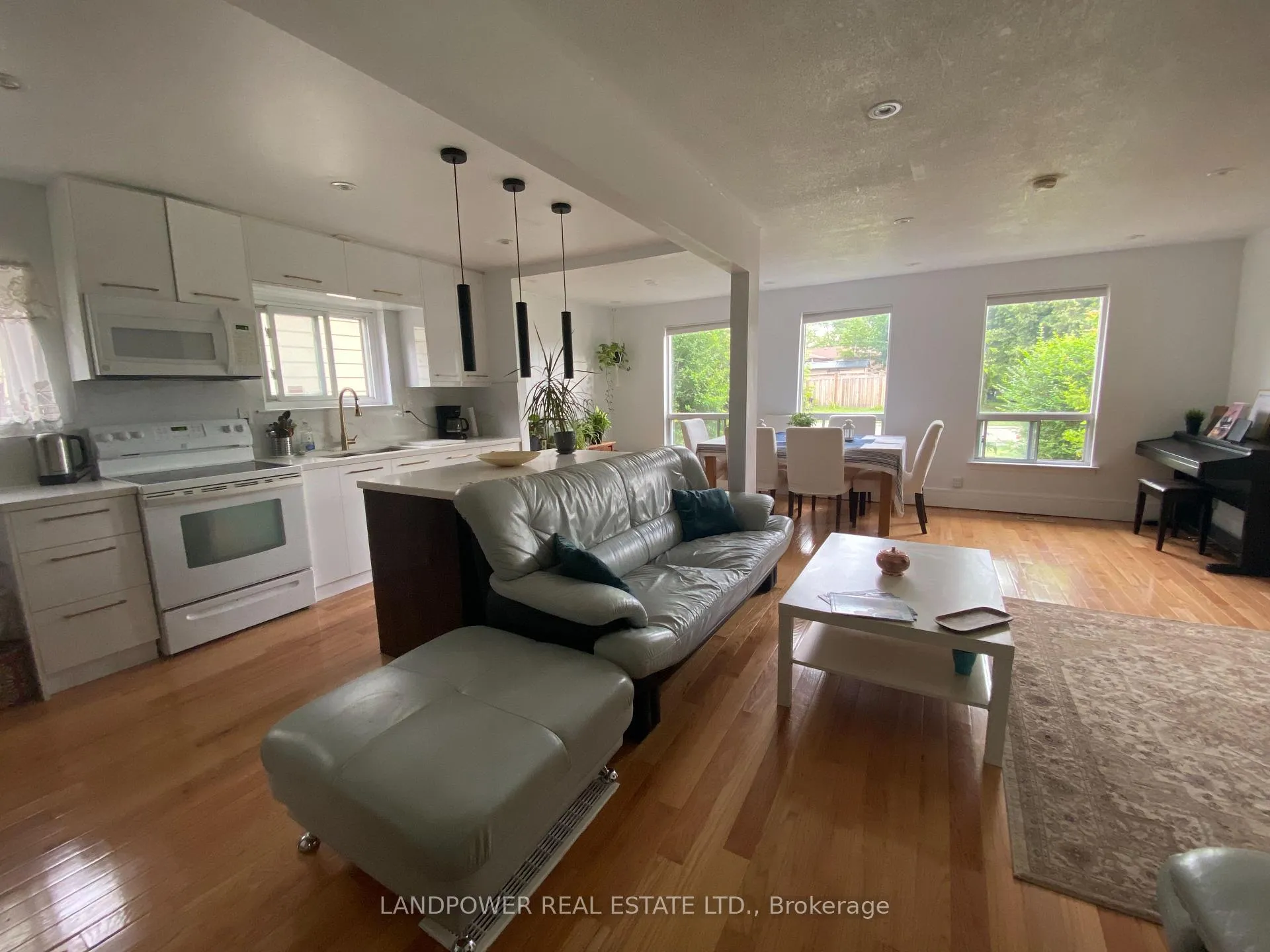 Photo 3 of Unit Main Floor, 898 Reytan Boulevard, Pickering, Bay Ridges — HOMEH