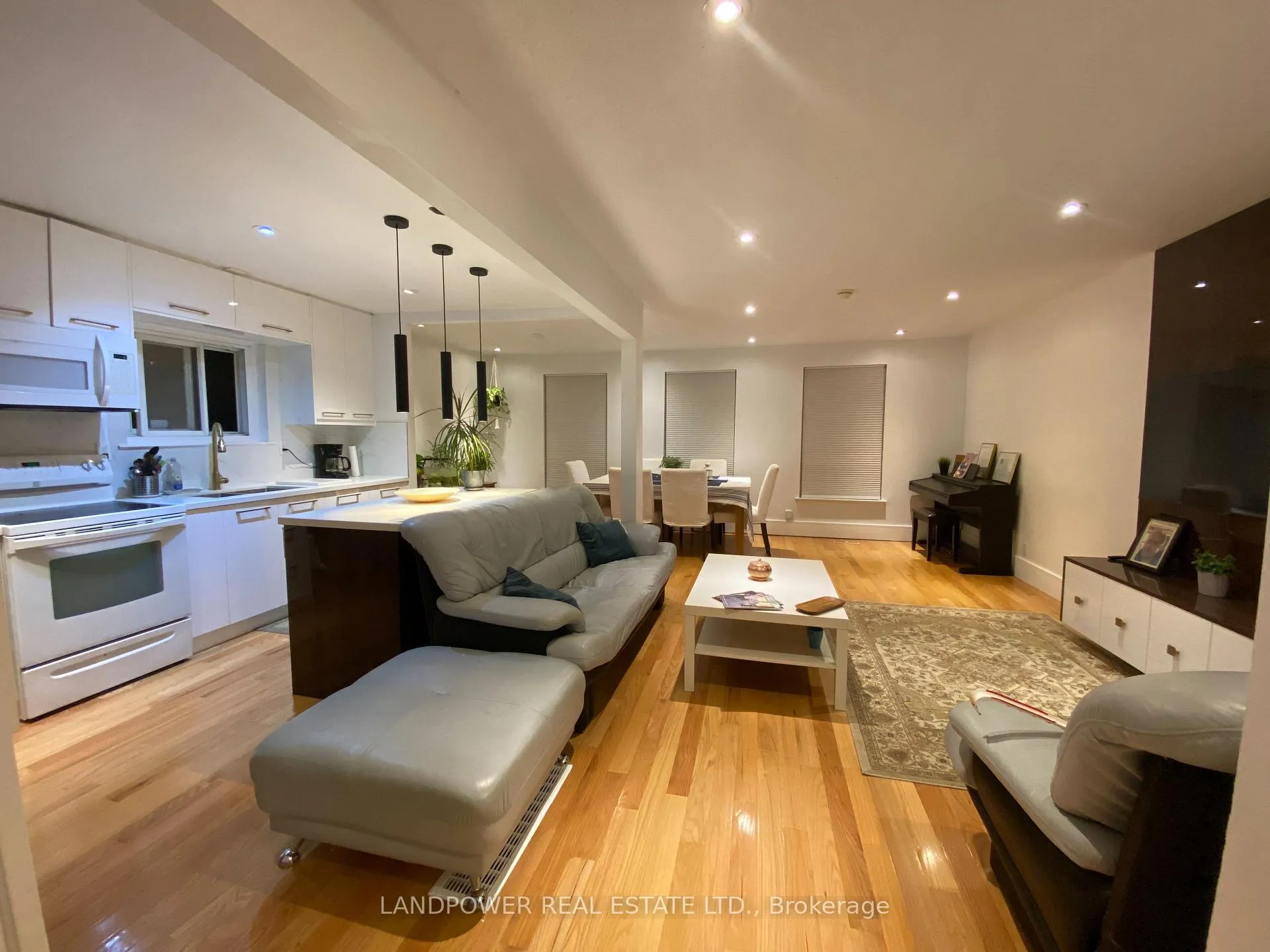 Photo 4 of Unit Main Floor, 898 Reytan Boulevard, Pickering, Bay Ridges — HOMEH