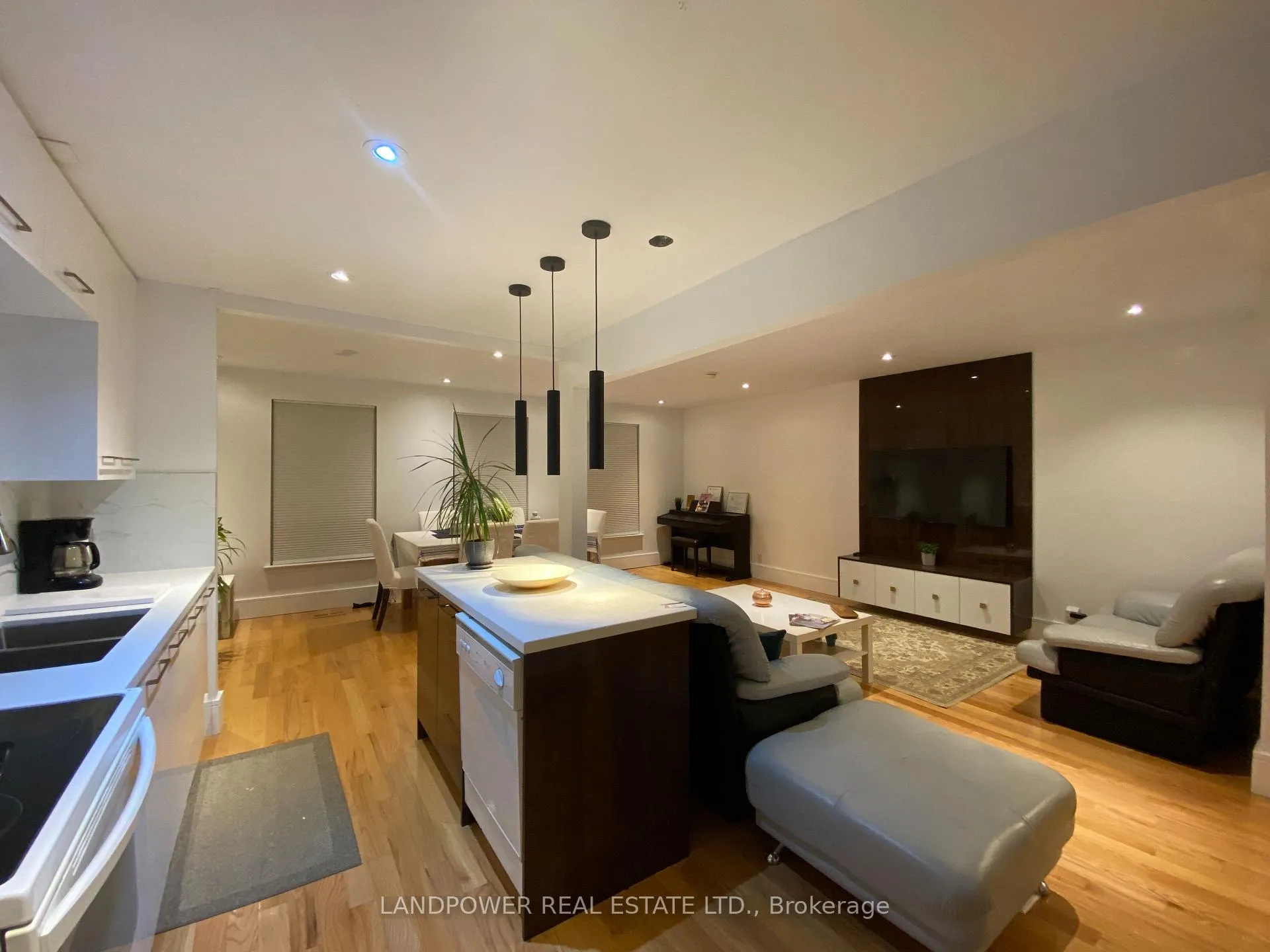 Photo 5 of Unit Main Floor, 898 Reytan Boulevard, Pickering, Bay Ridges — HOMEH