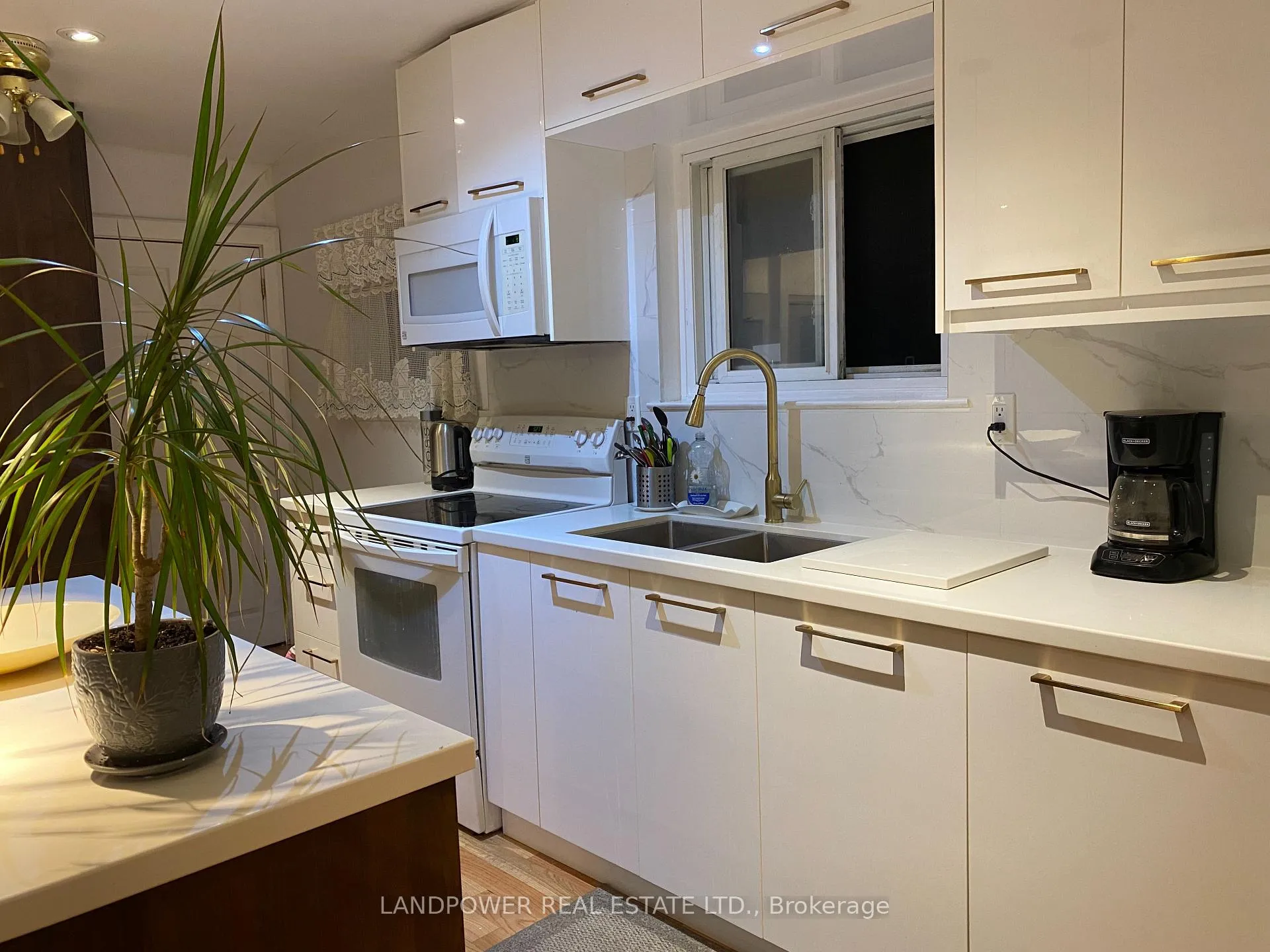 Photo 13 of Unit Main Floor, 898 Reytan Boulevard, Pickering, Bay Ridges — HOMEH
