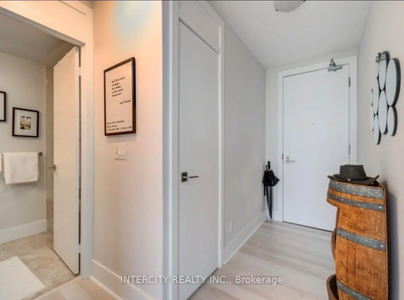Photo 3 of Unit 1802, 32 Davenport Road, Toronto, The Annex — HOMEH
