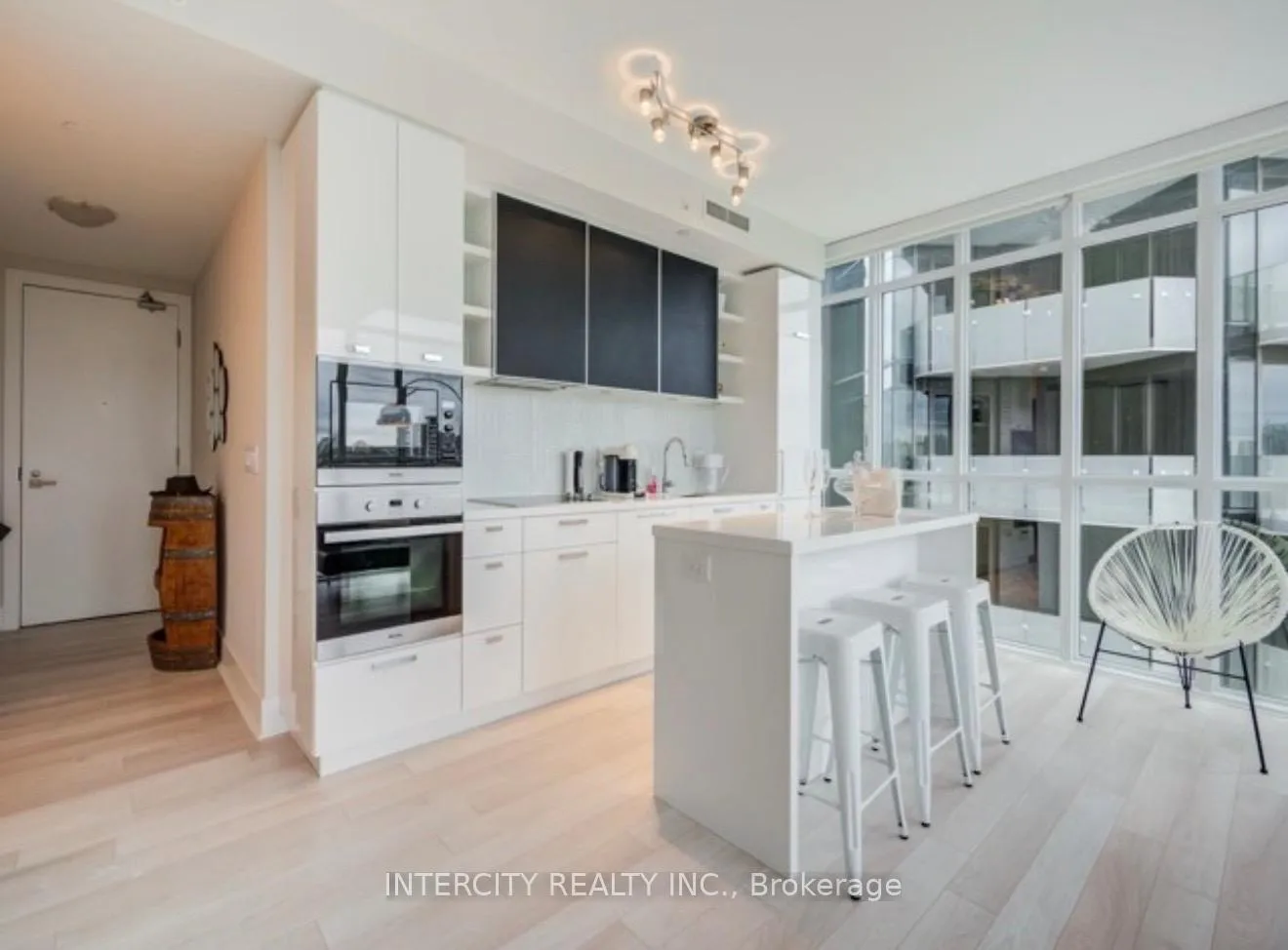 Photo 5 of Unit 1802, 32 Davenport Road, Toronto, The Annex — HOMEH