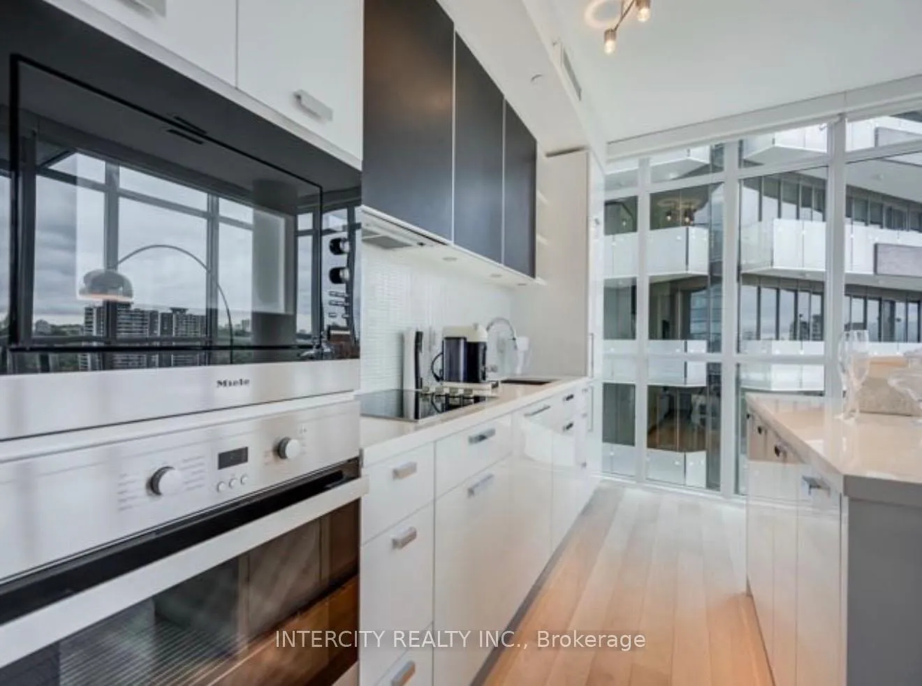 Photo 6 of Unit 1802, 32 Davenport Road, Toronto, The Annex — HOMEH