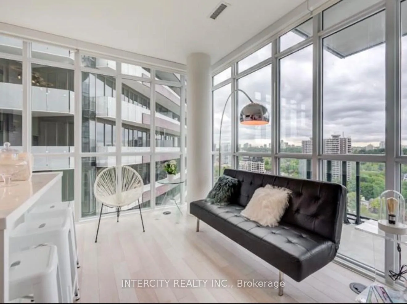 Photo 7 of Unit 1802, 32 Davenport Road, Toronto, The Annex — HOMEH
