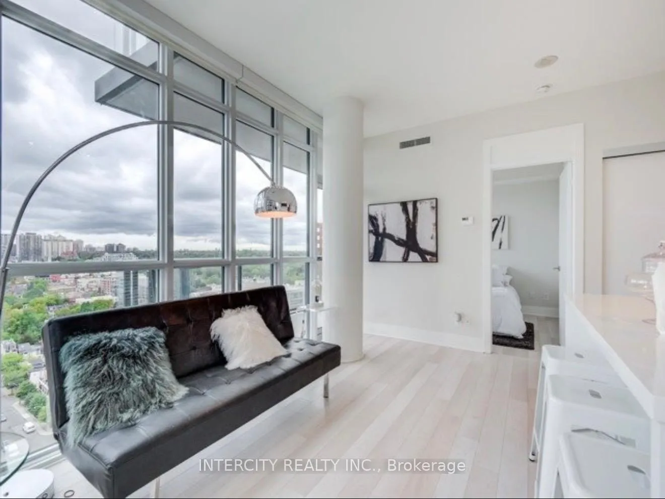 Photo 8 of Unit 1802, 32 Davenport Road, Toronto, The Annex — HOMEH