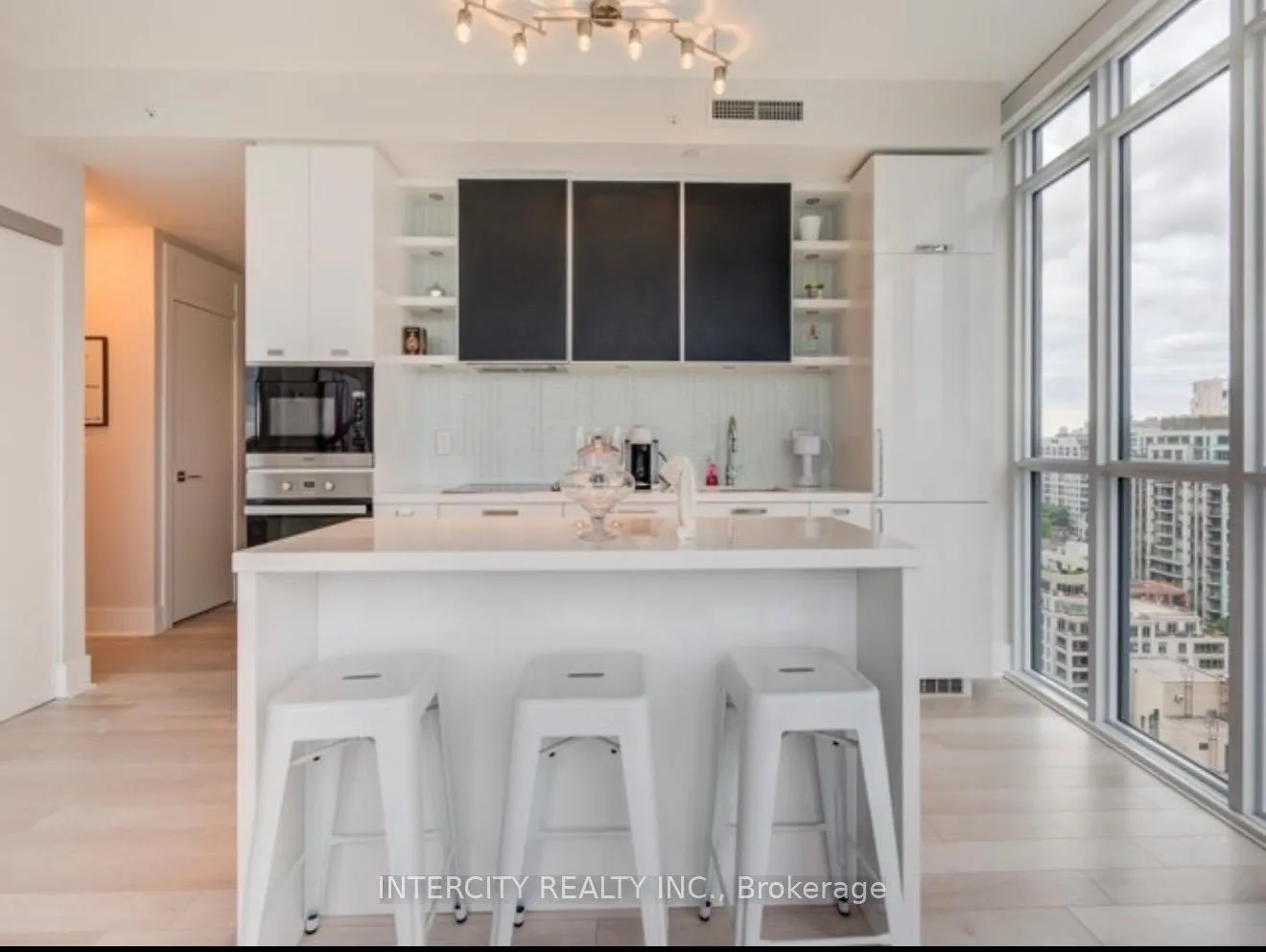 Photo 9 of Unit 1802, 32 Davenport Road, Toronto, The Annex — HOMEH