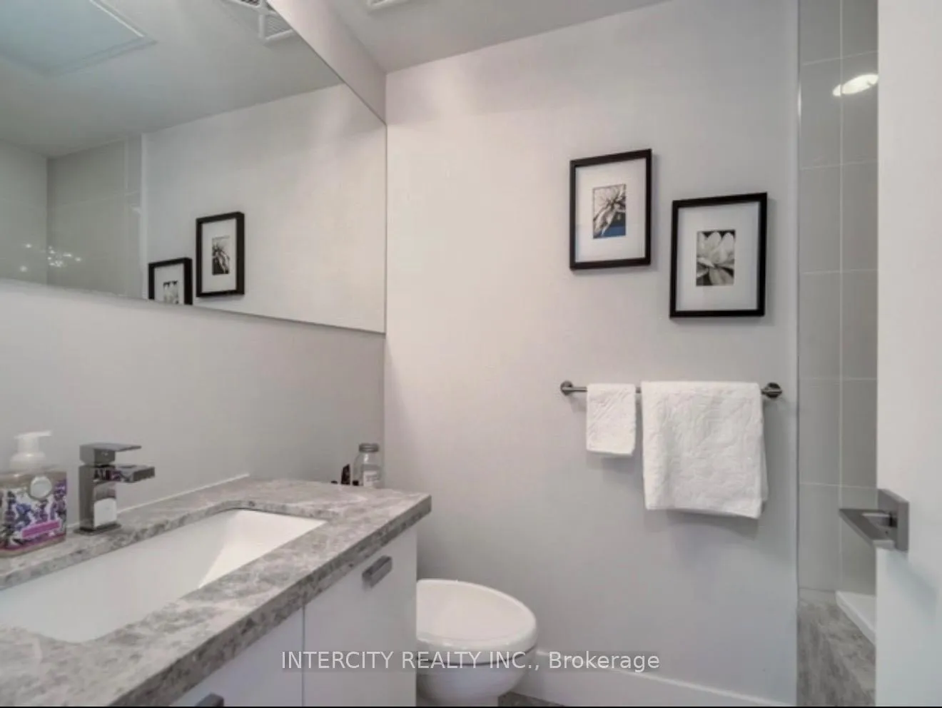 Photo 12 of Unit 1802, 32 Davenport Road, Toronto, The Annex — HOMEH