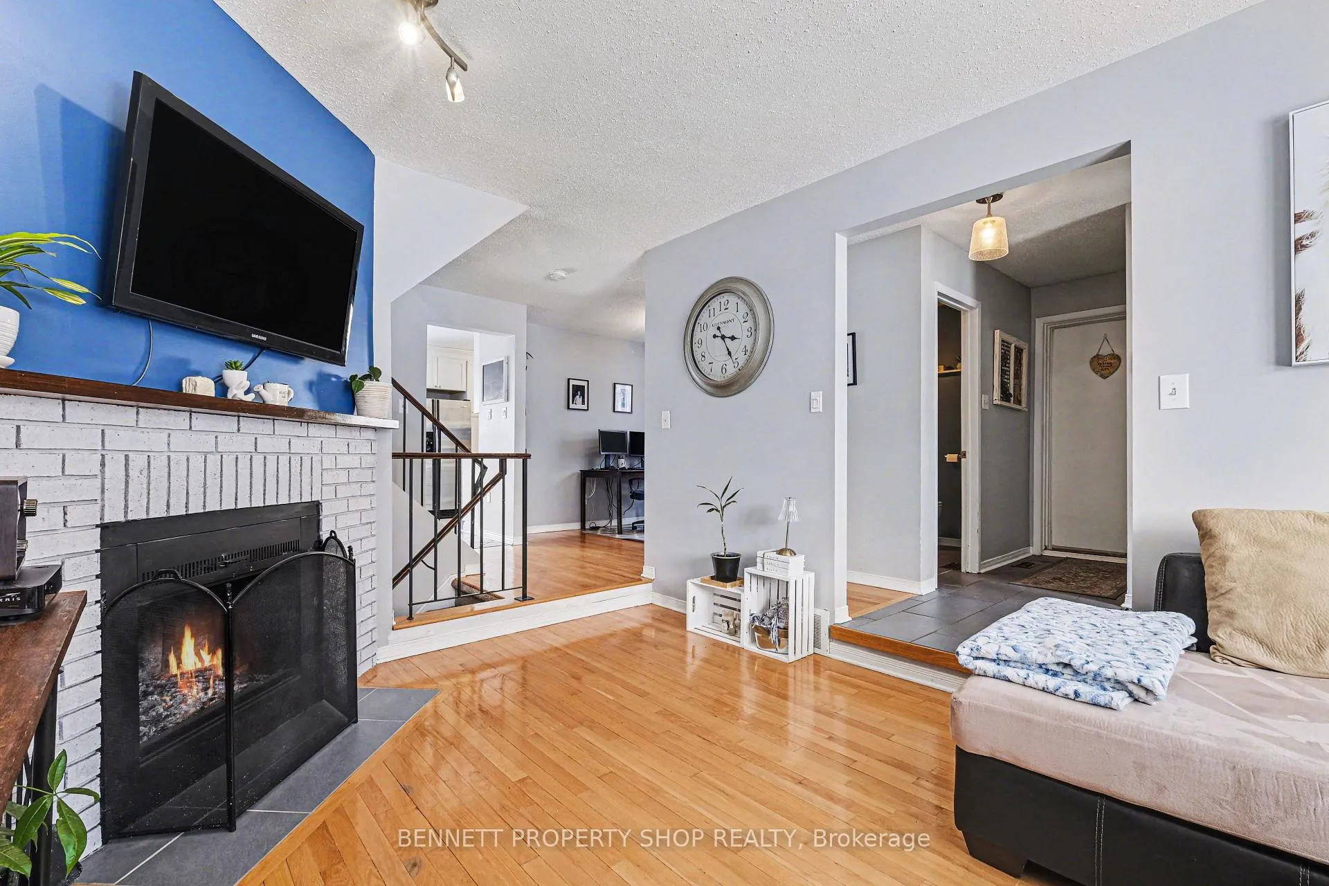 Photo 4 of 4 Bartley Crescent, Ottawa, Barrhaven - On the Green — HOMEH
