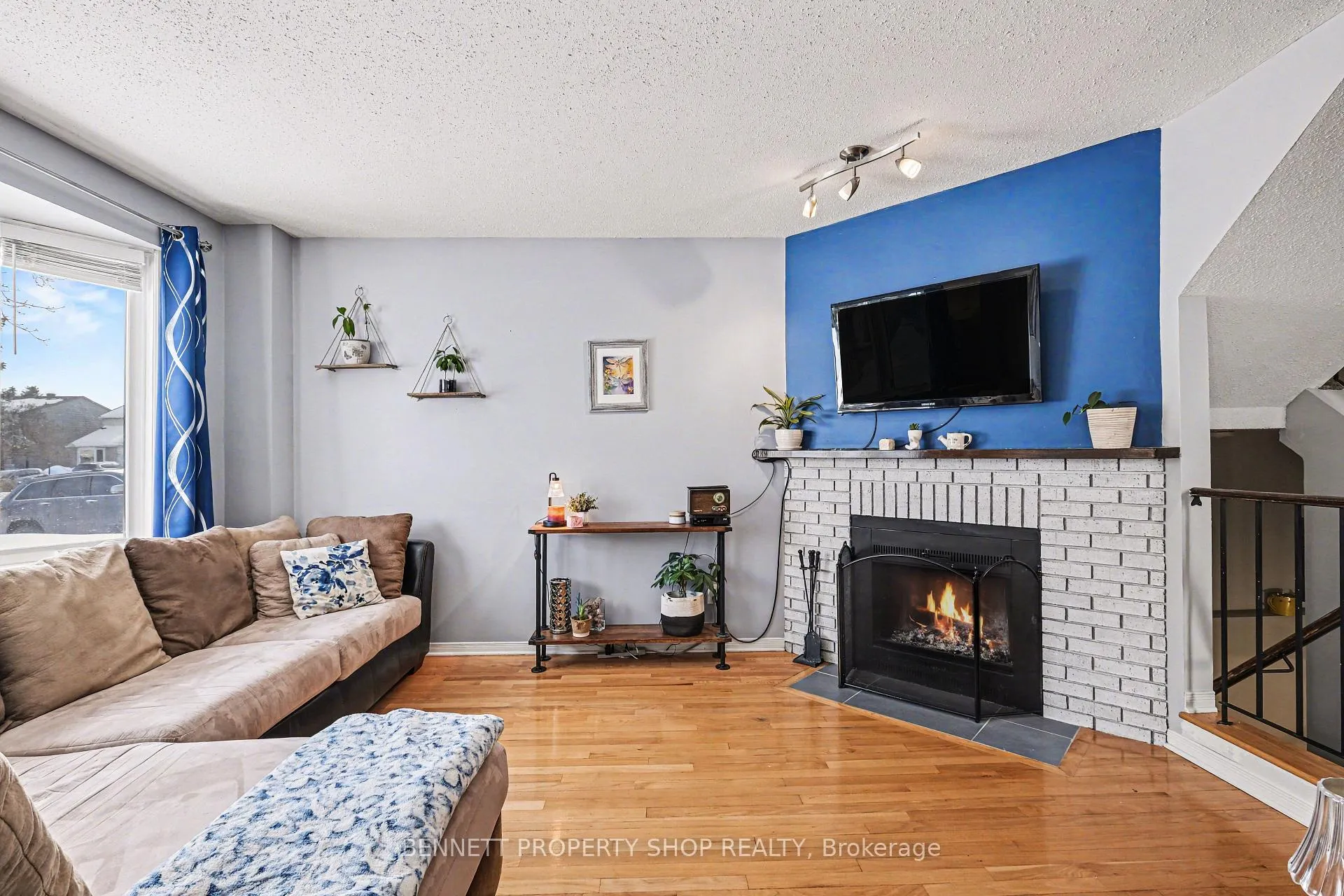 Photo 5 of 4 Bartley Crescent, Ottawa, Barrhaven - On the Green — HOMEH