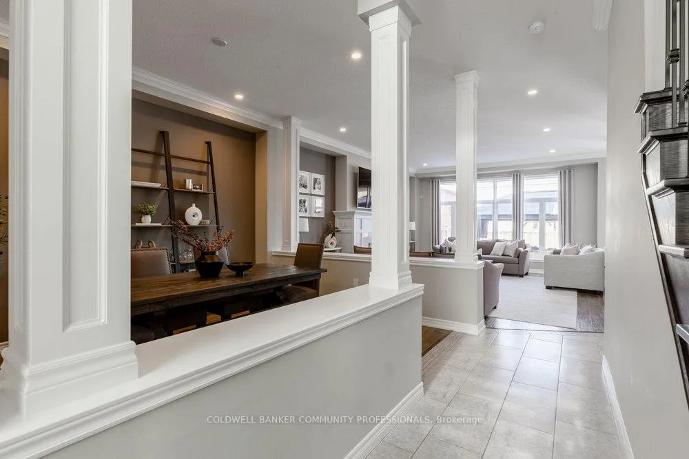 Photo 3 of 51 Weaver Drive, Hamilton, Meadowlands — HOMEH