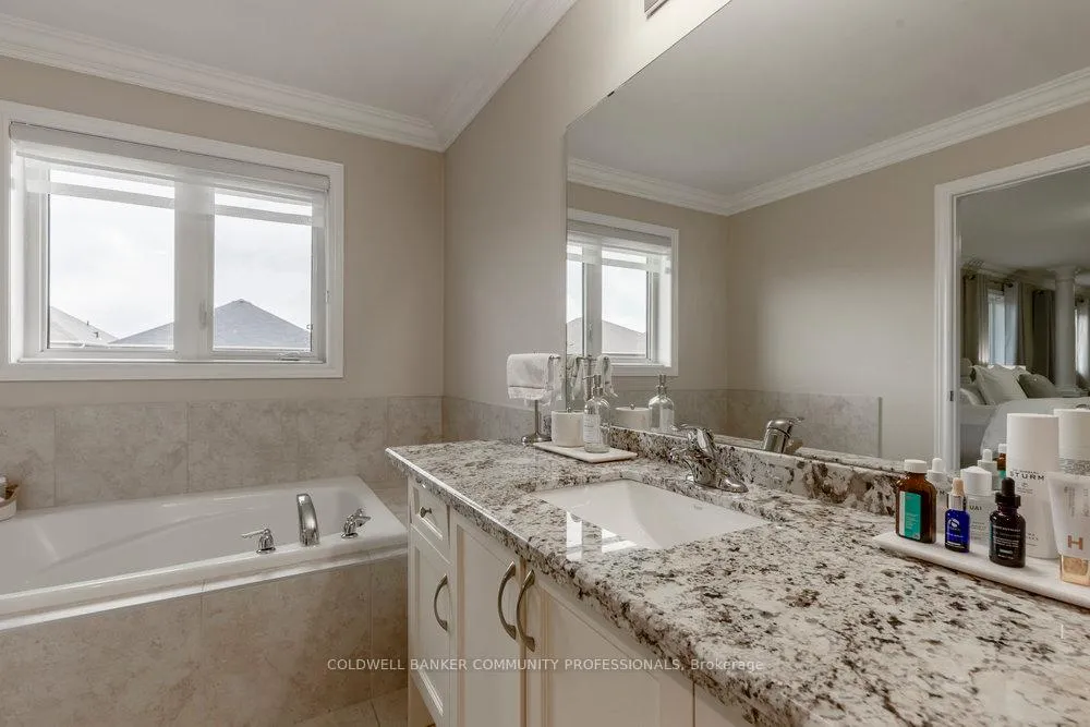 Photo 27 of 51 Weaver Drive, Hamilton, Meadowlands — HOMEH