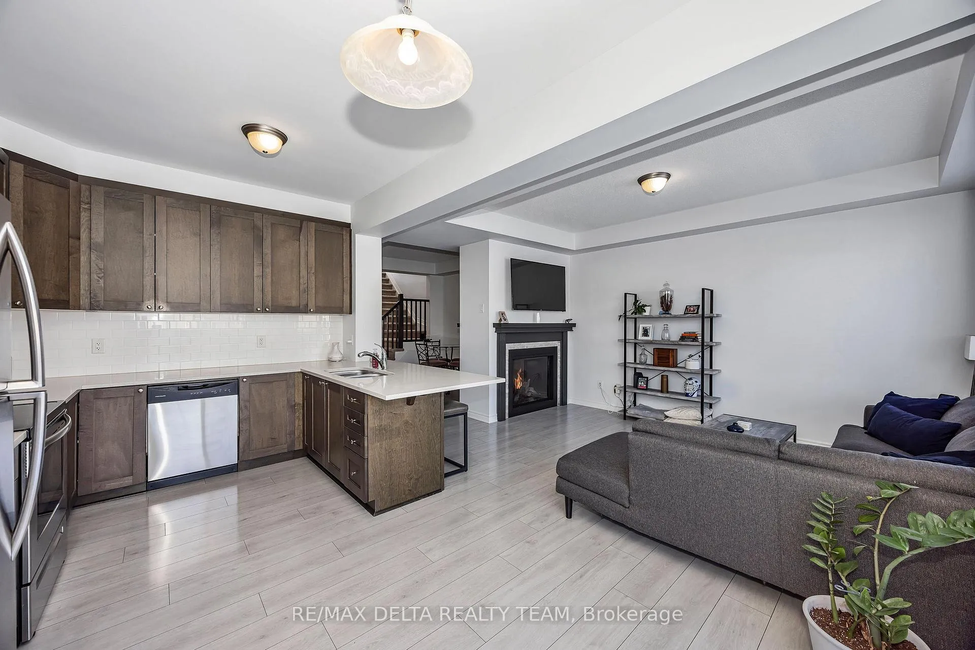 Photo 14 of 255 Willow Aster Circle, Ottawa, Avalon West — HOMEH