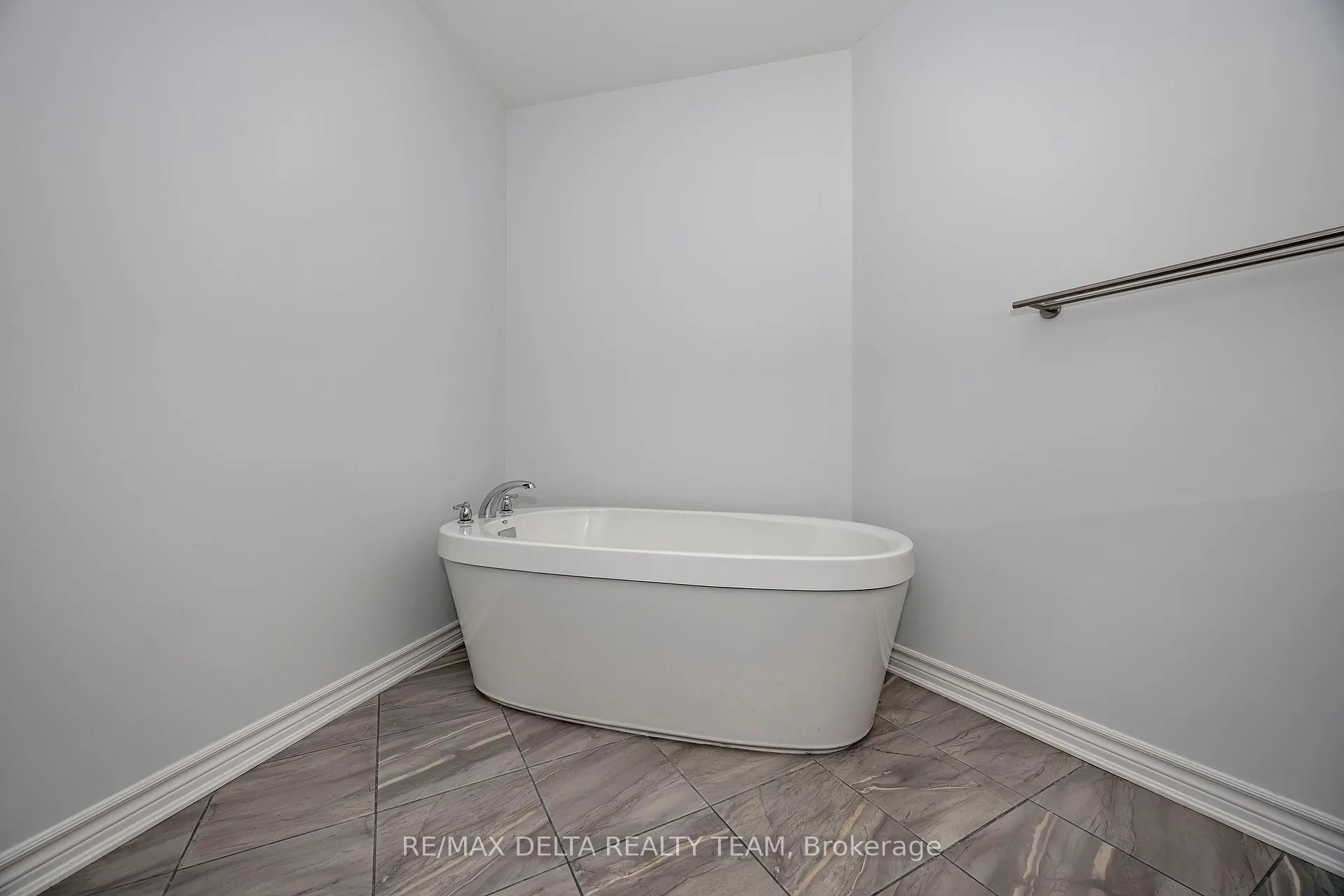 Photo 24 of 255 Willow Aster Circle, Ottawa, Avalon West — HOMEH