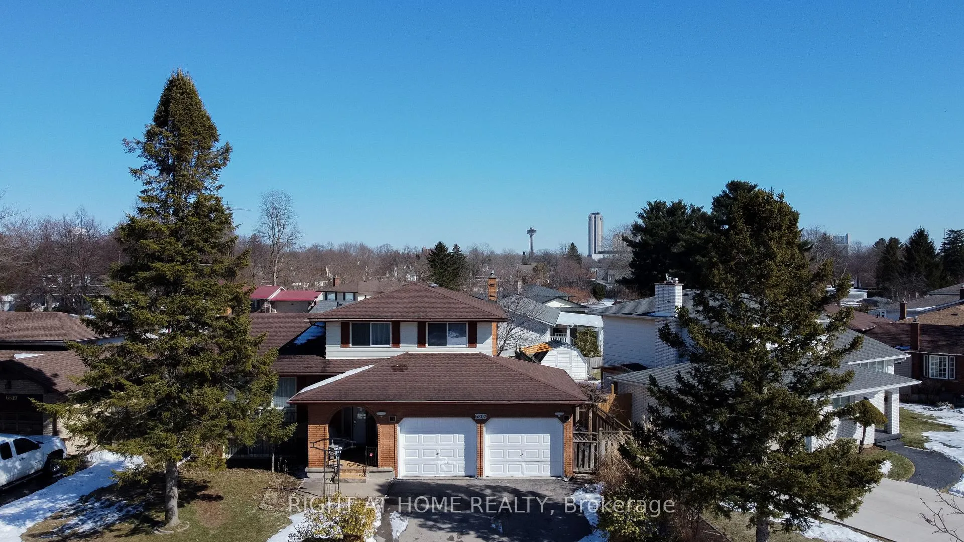 Photo 2 of 6807 Corwin Crescent, Niagara Falls, Dorchester — HOMEH