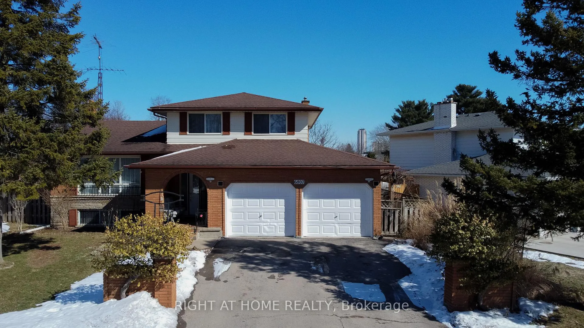 Photo 3 of 6807 Corwin Crescent, Niagara Falls, Dorchester — HOMEH