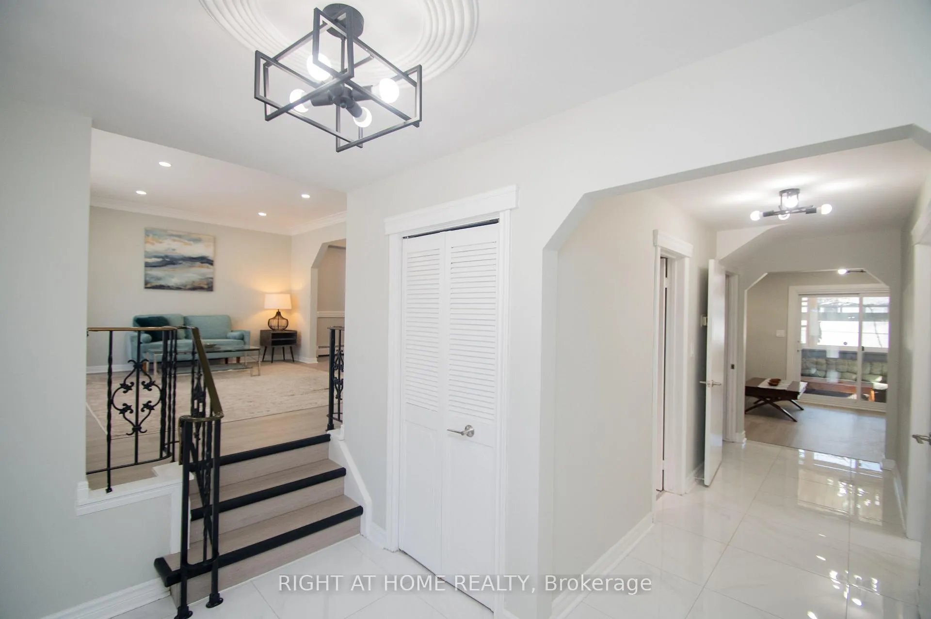 Photo 4 of 6807 Corwin Crescent, Niagara Falls, Dorchester — HOMEH
