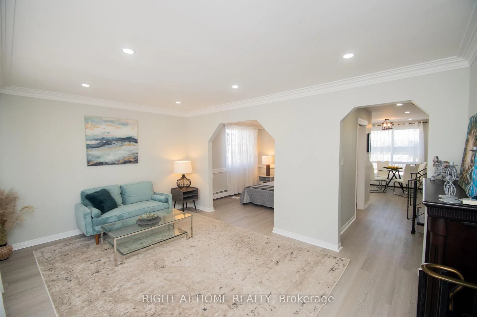 Photo 5 of 6807 Corwin Crescent, Niagara Falls, Dorchester — HOMEH