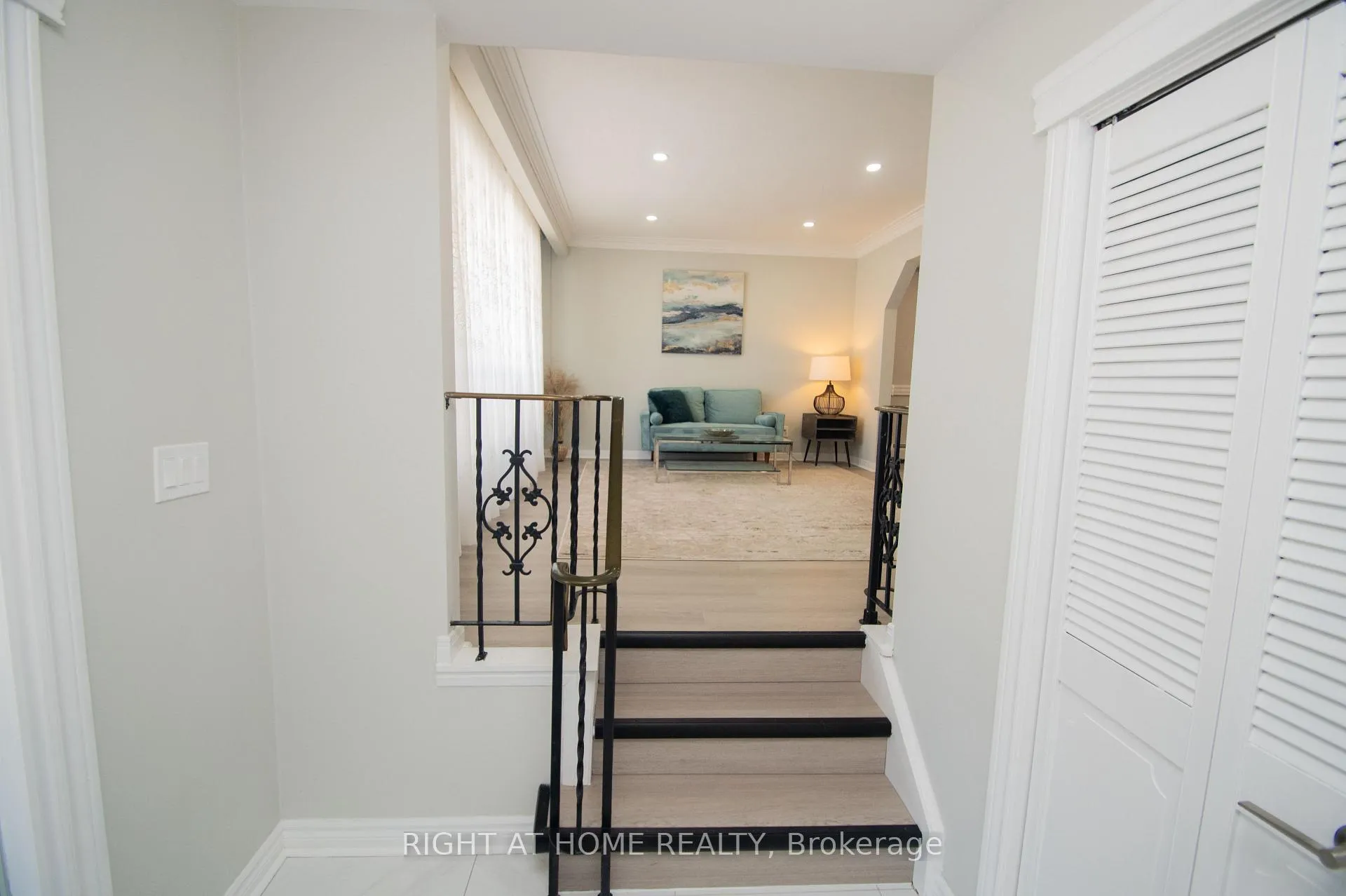 Photo 7 of 6807 Corwin Crescent, Niagara Falls, Dorchester — HOMEH