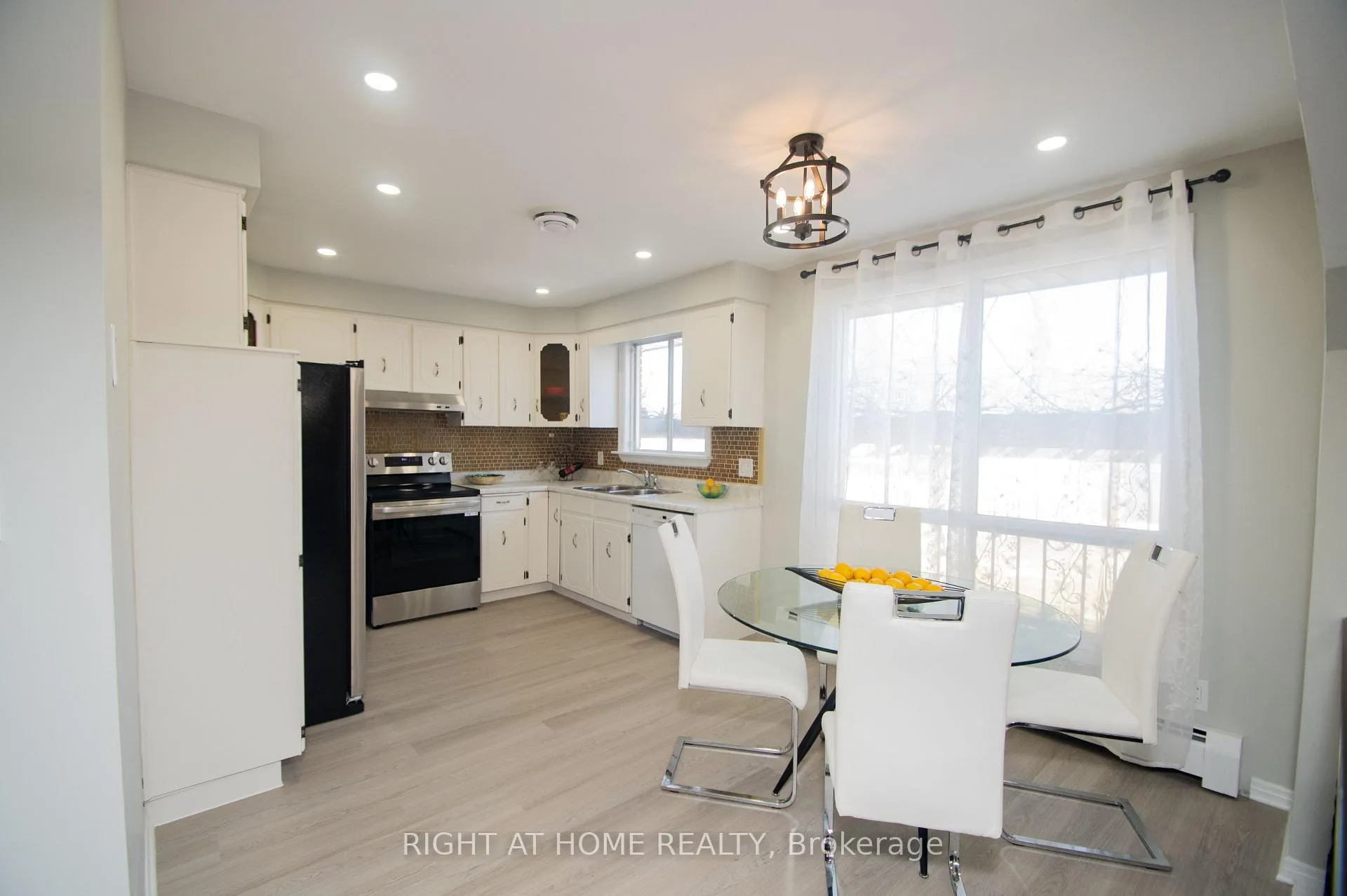 Photo 10 of 6807 Corwin Crescent, Niagara Falls, Dorchester — HOMEH