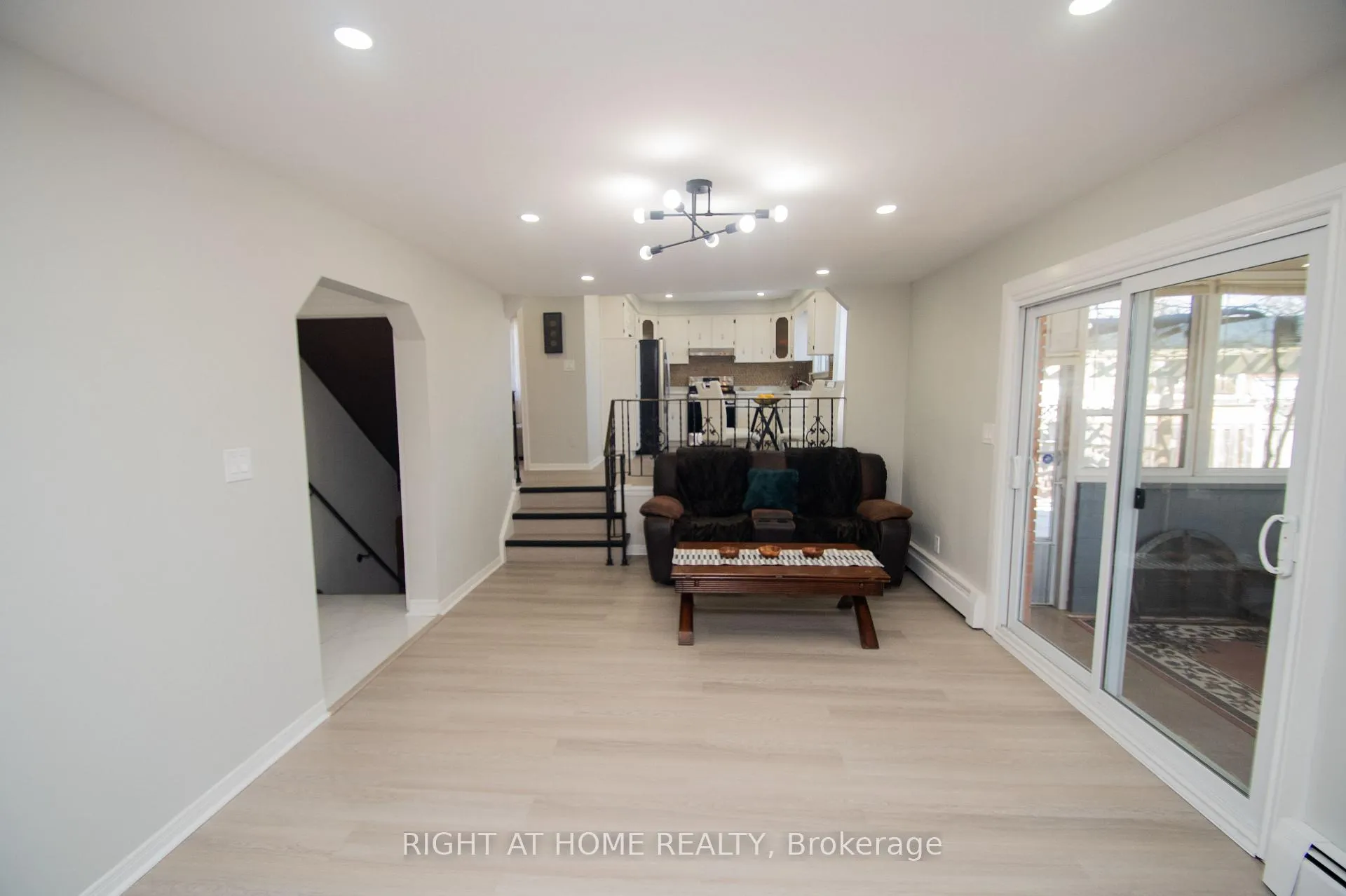 Photo 12 of 6807 Corwin Crescent, Niagara Falls, Dorchester — HOMEH