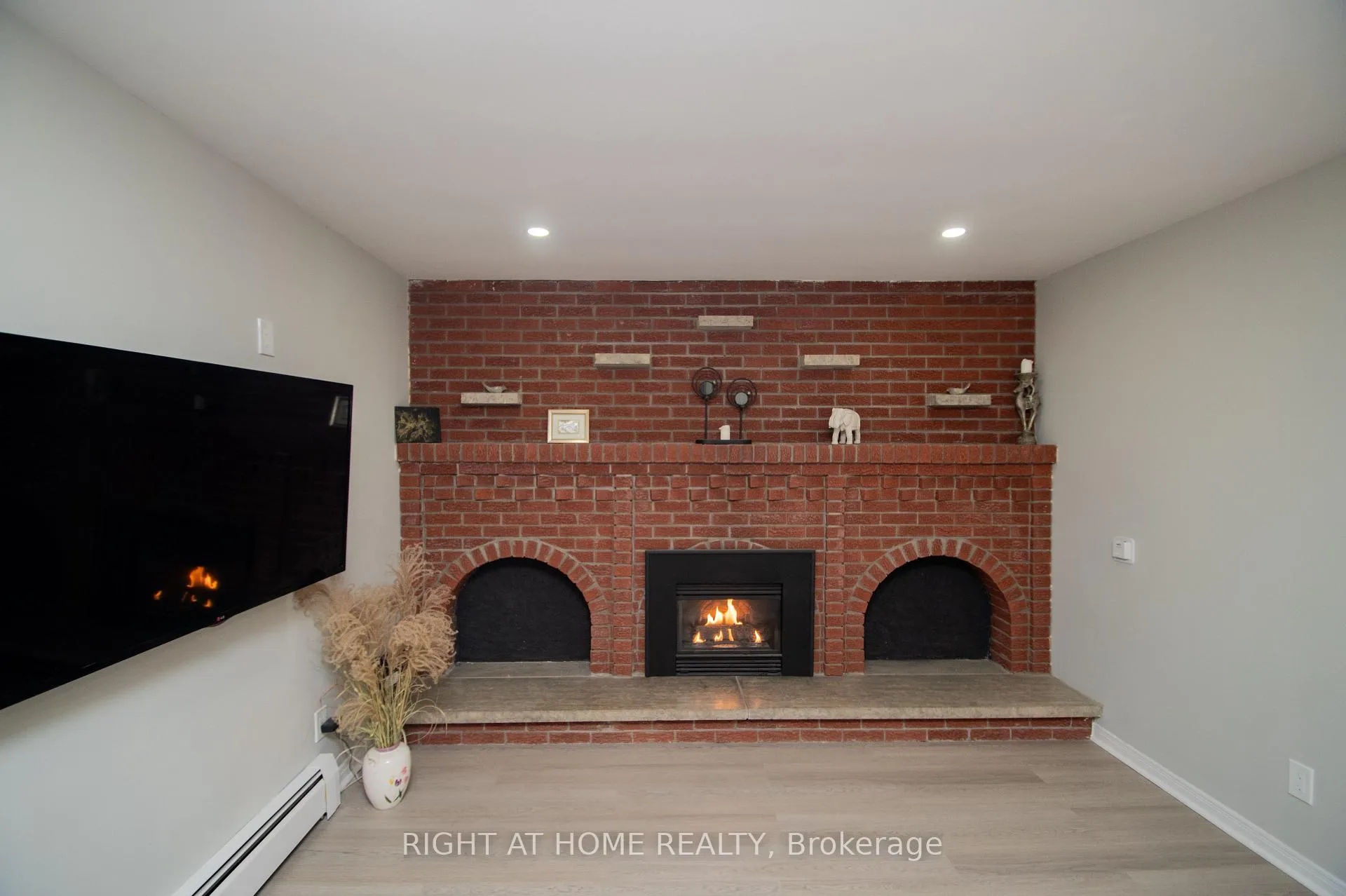 Photo 13 of 6807 Corwin Crescent, Niagara Falls, Dorchester — HOMEH