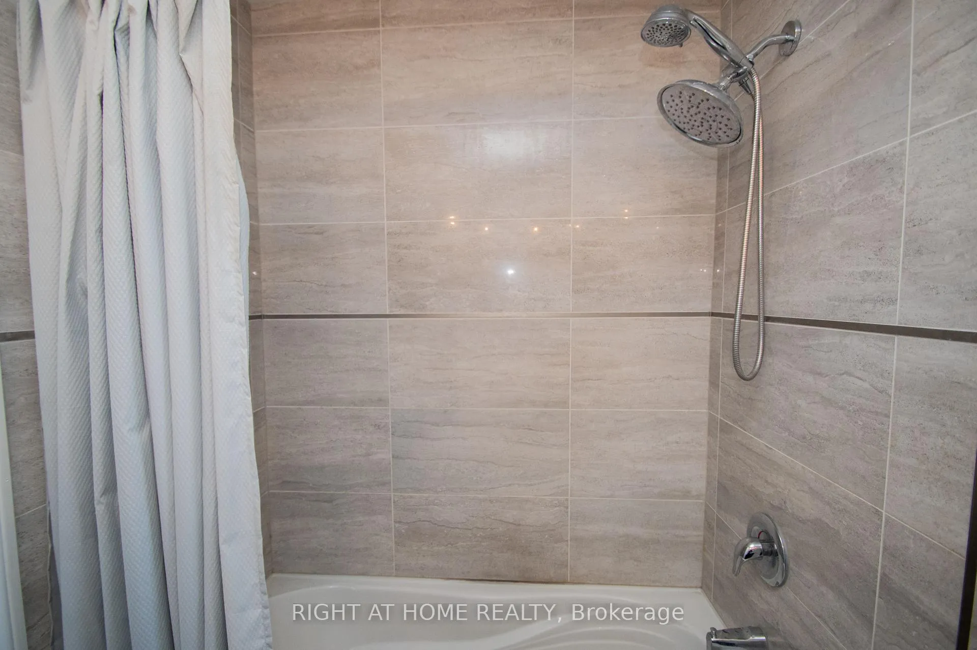 Photo 32 of 6807 Corwin Crescent, Niagara Falls, Dorchester — HOMEH
