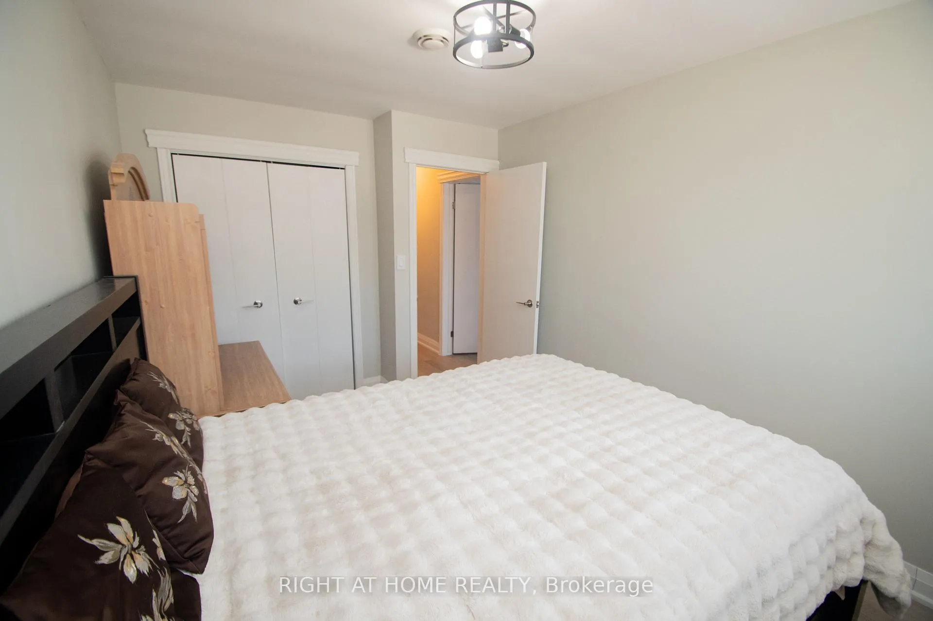 Photo 34 of 6807 Corwin Crescent, Niagara Falls, Dorchester — HOMEH